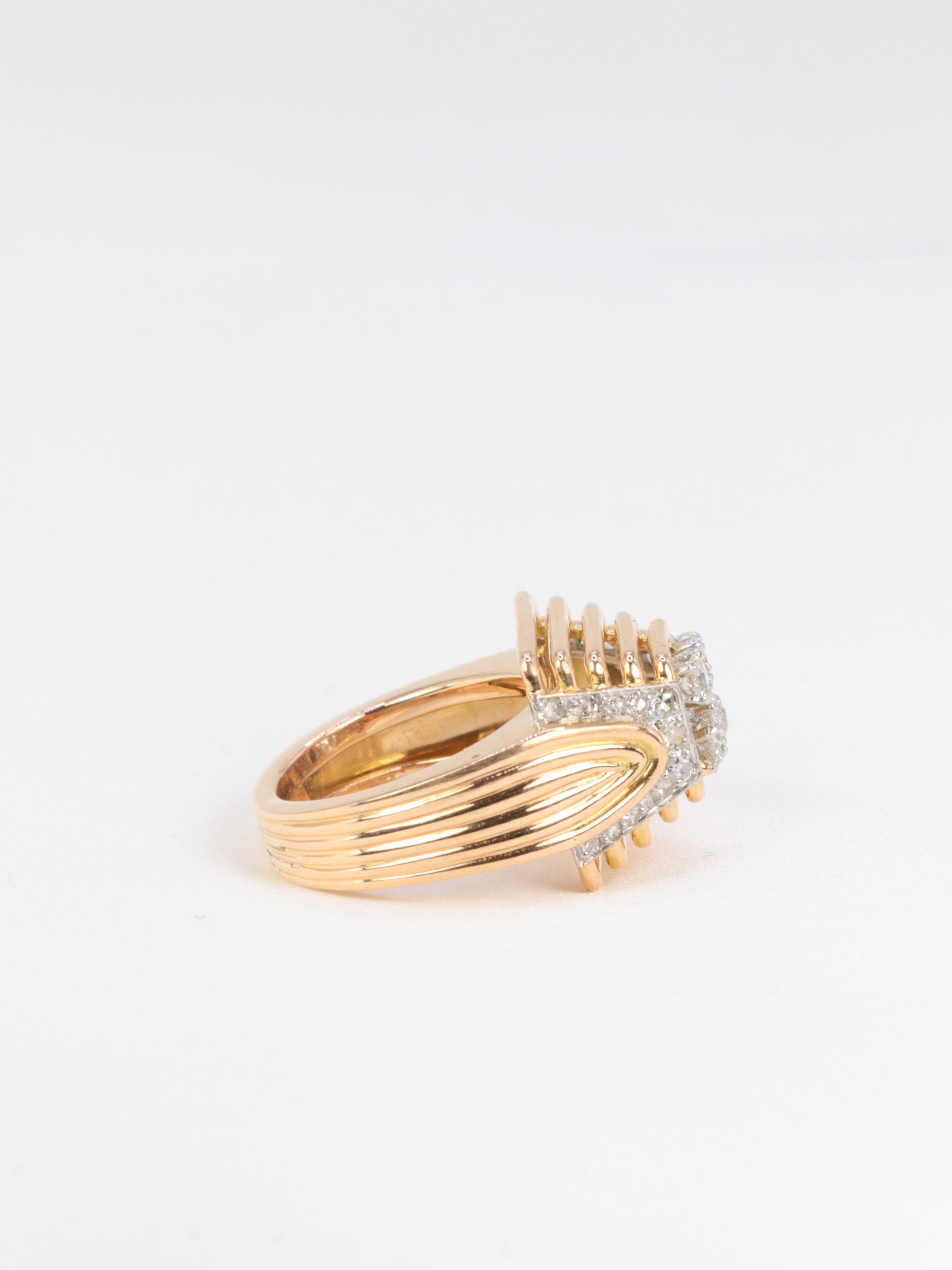 Vintage pyramid ring in 18k gold and diamonds - 1950s