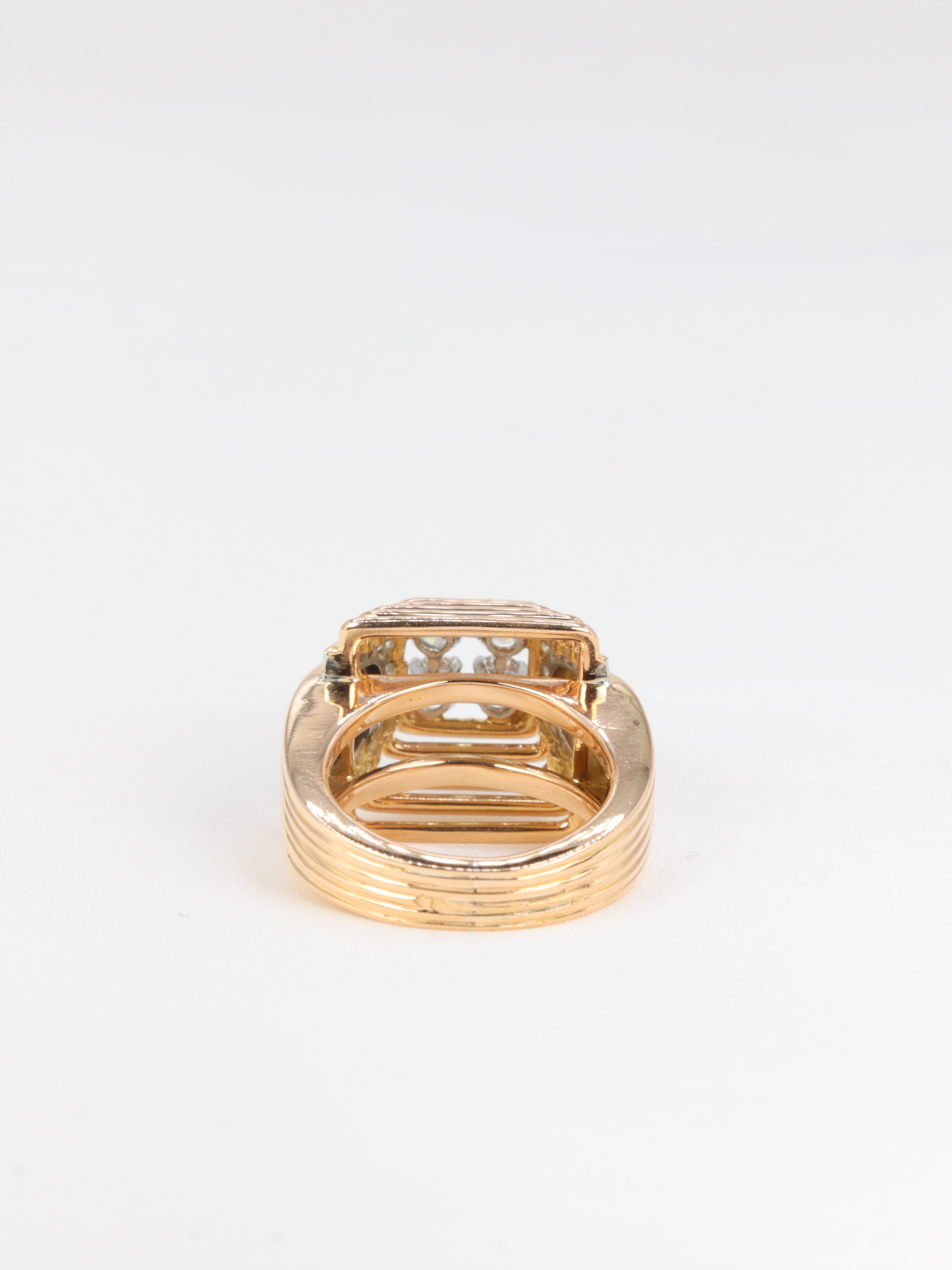 Vintage pyramid ring in 18k gold and diamonds - 1950s