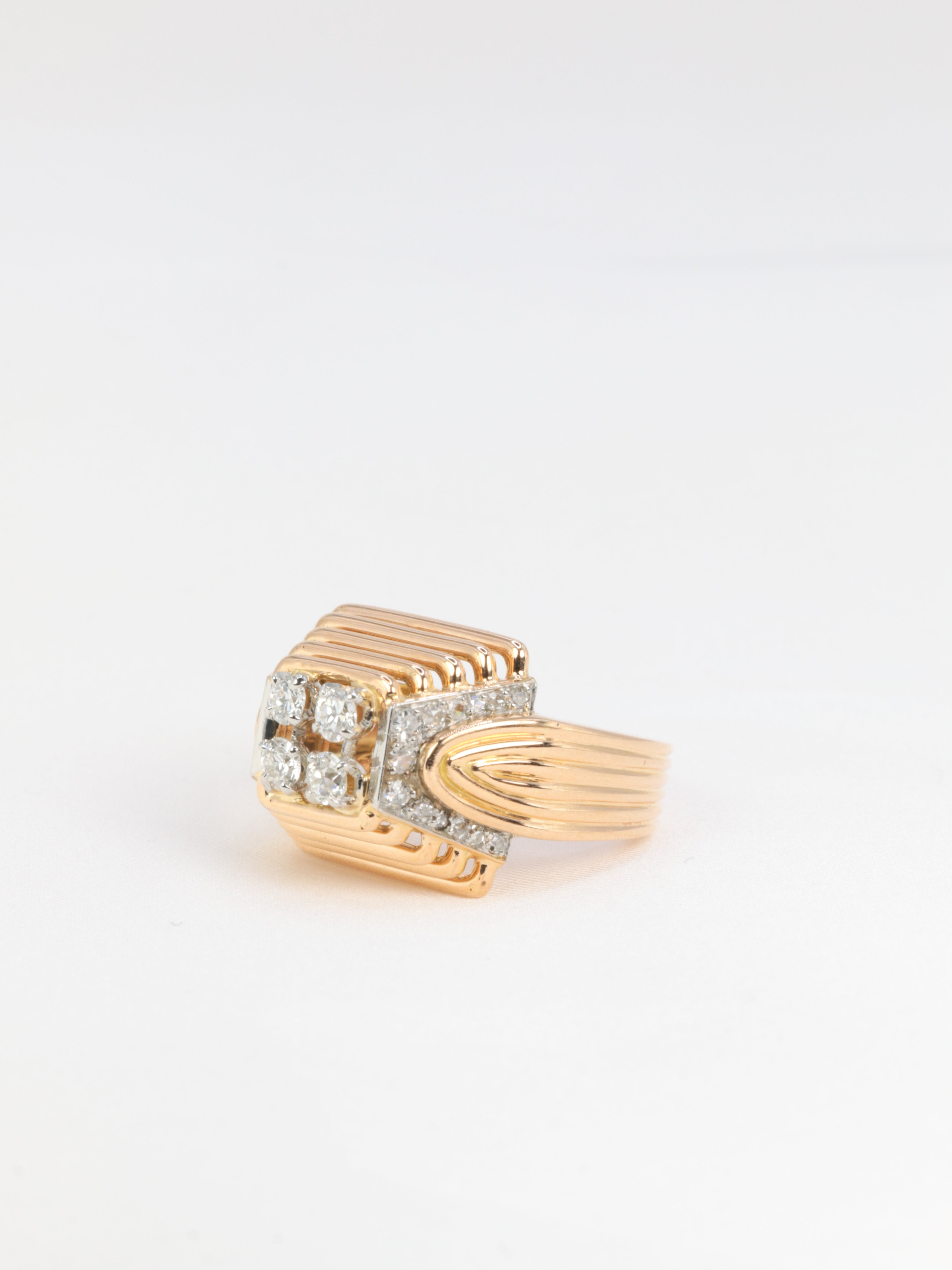 Vintage pyramid ring in 18k gold and diamonds - 1950s