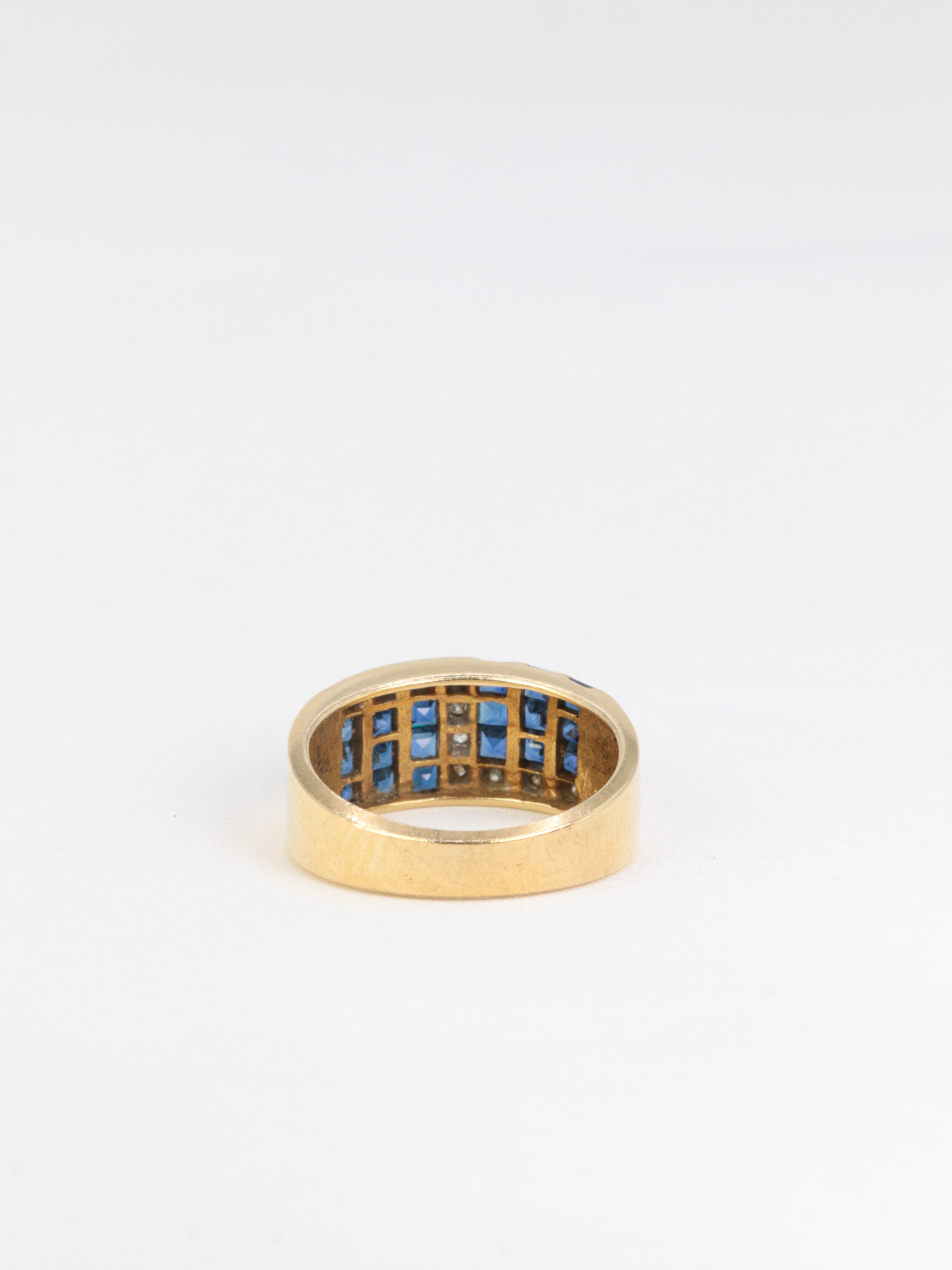 Bague vintage géométrique en or, saphirs et diamants