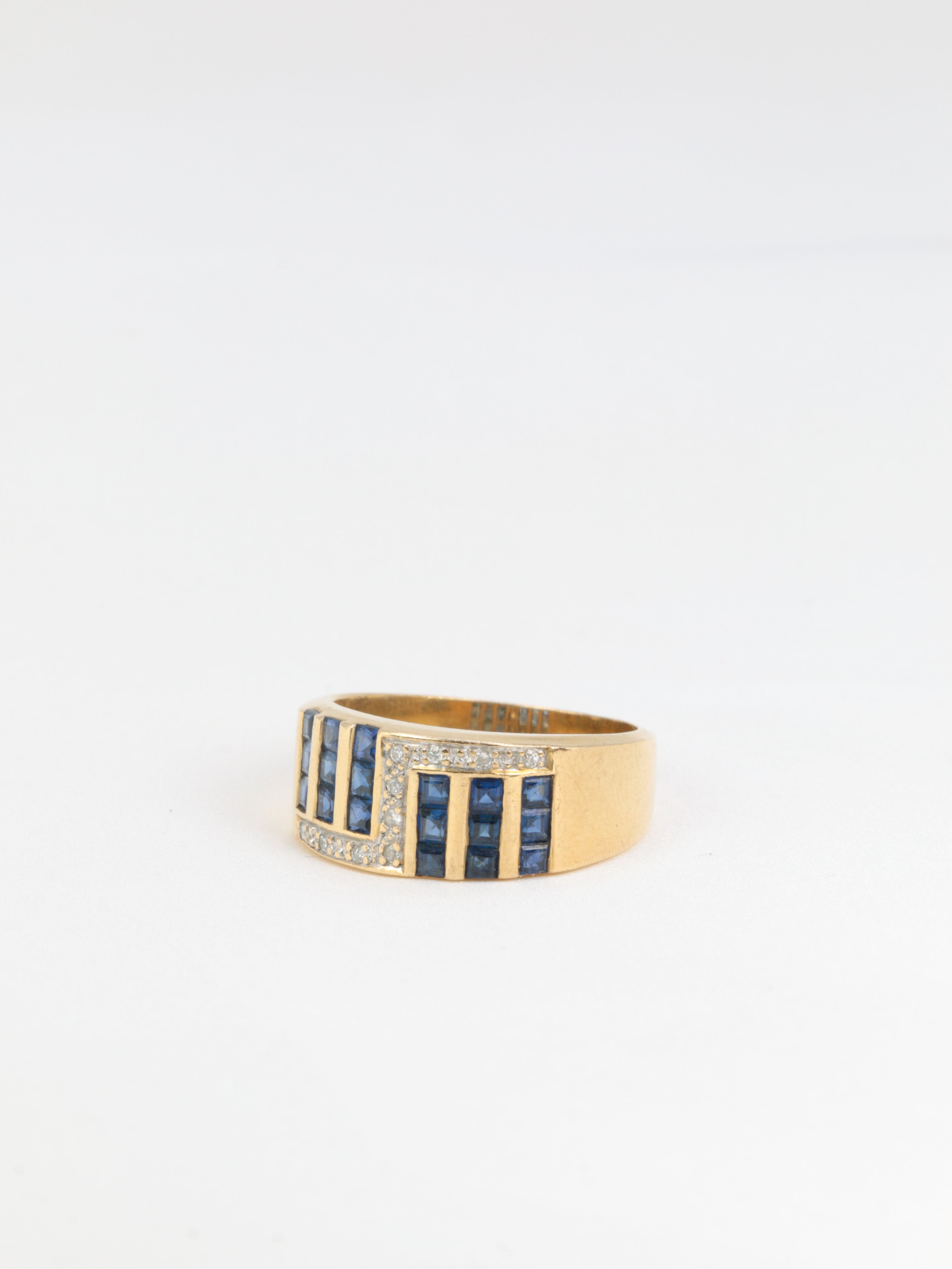 Bague vintage géométrique en or, saphirs et diamants
