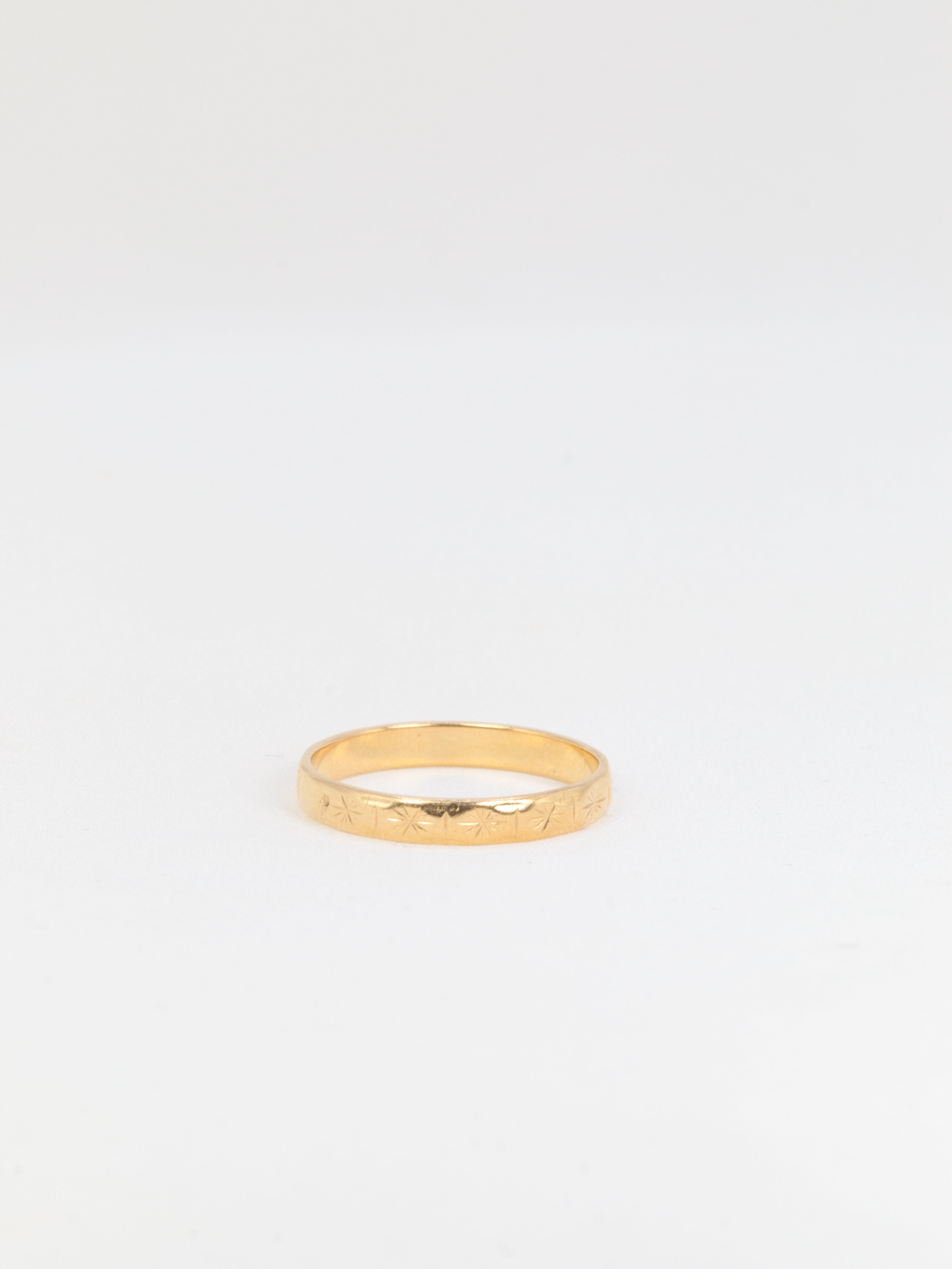 Alliance vintage en or ciselé de petites croix