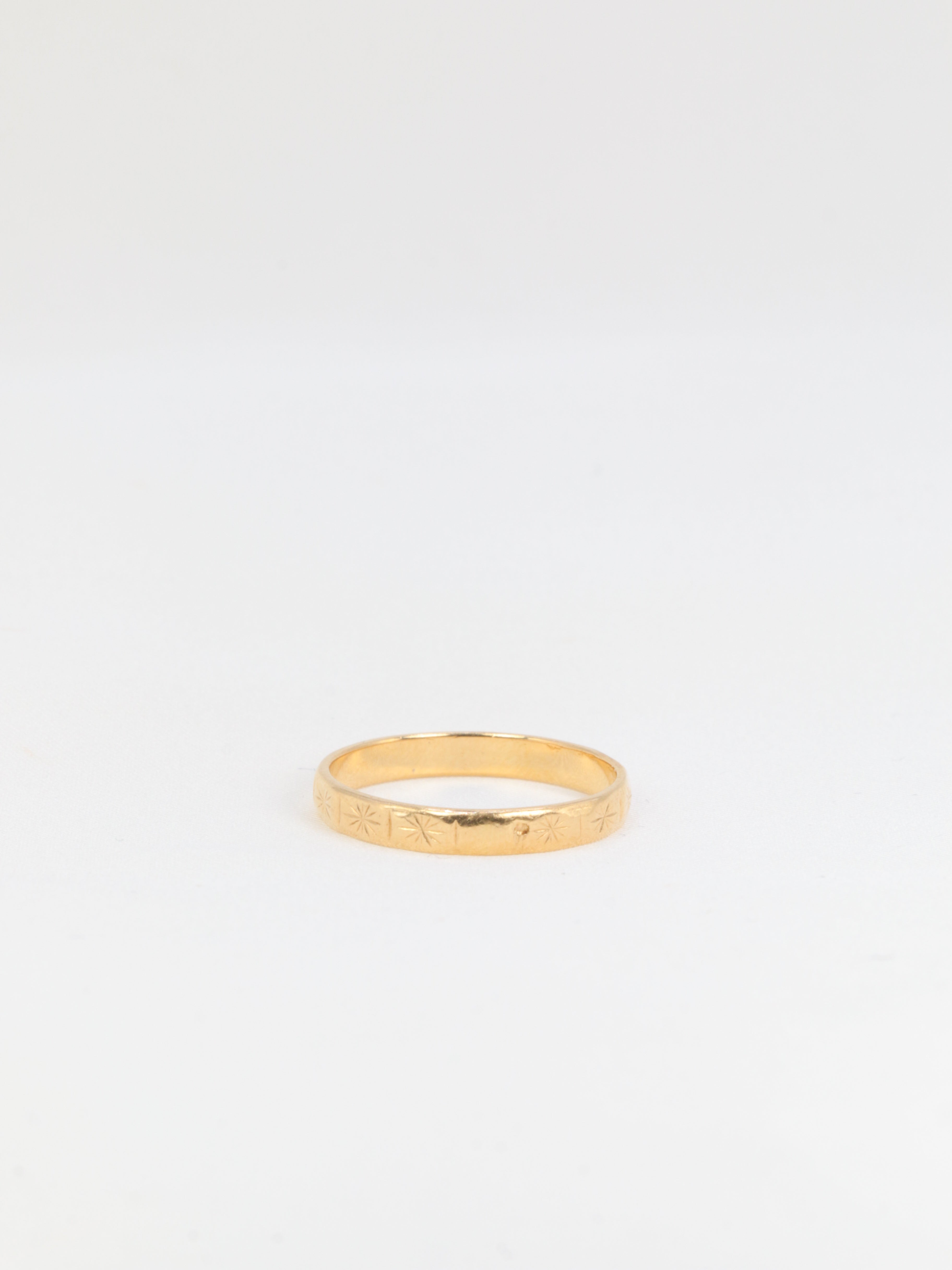 Alliance vintage en or ciselé de petites croix