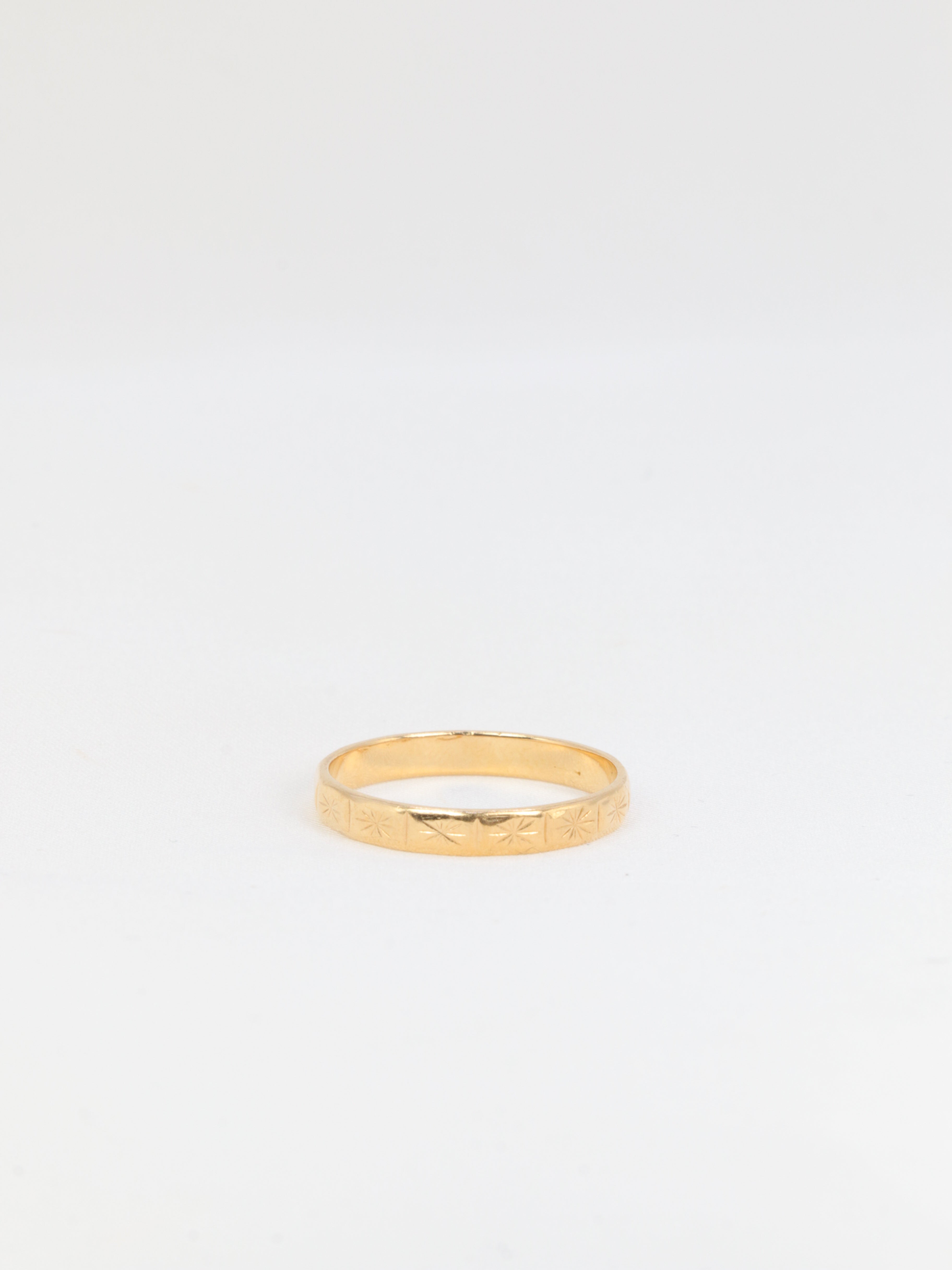 Alliance vintage en or ciselé de petites croix