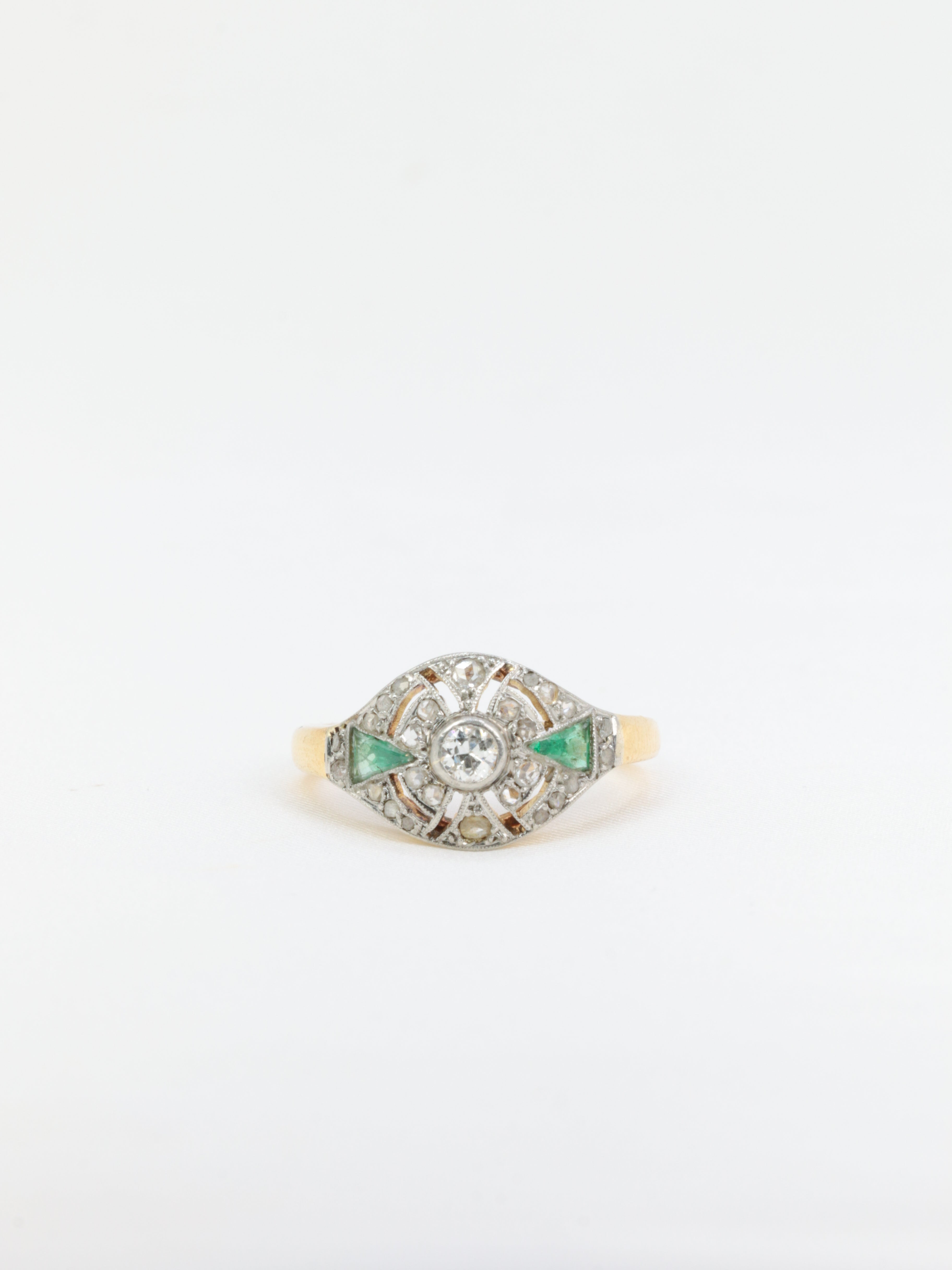 Bague Art-Déco en or, diamants et émeraudes