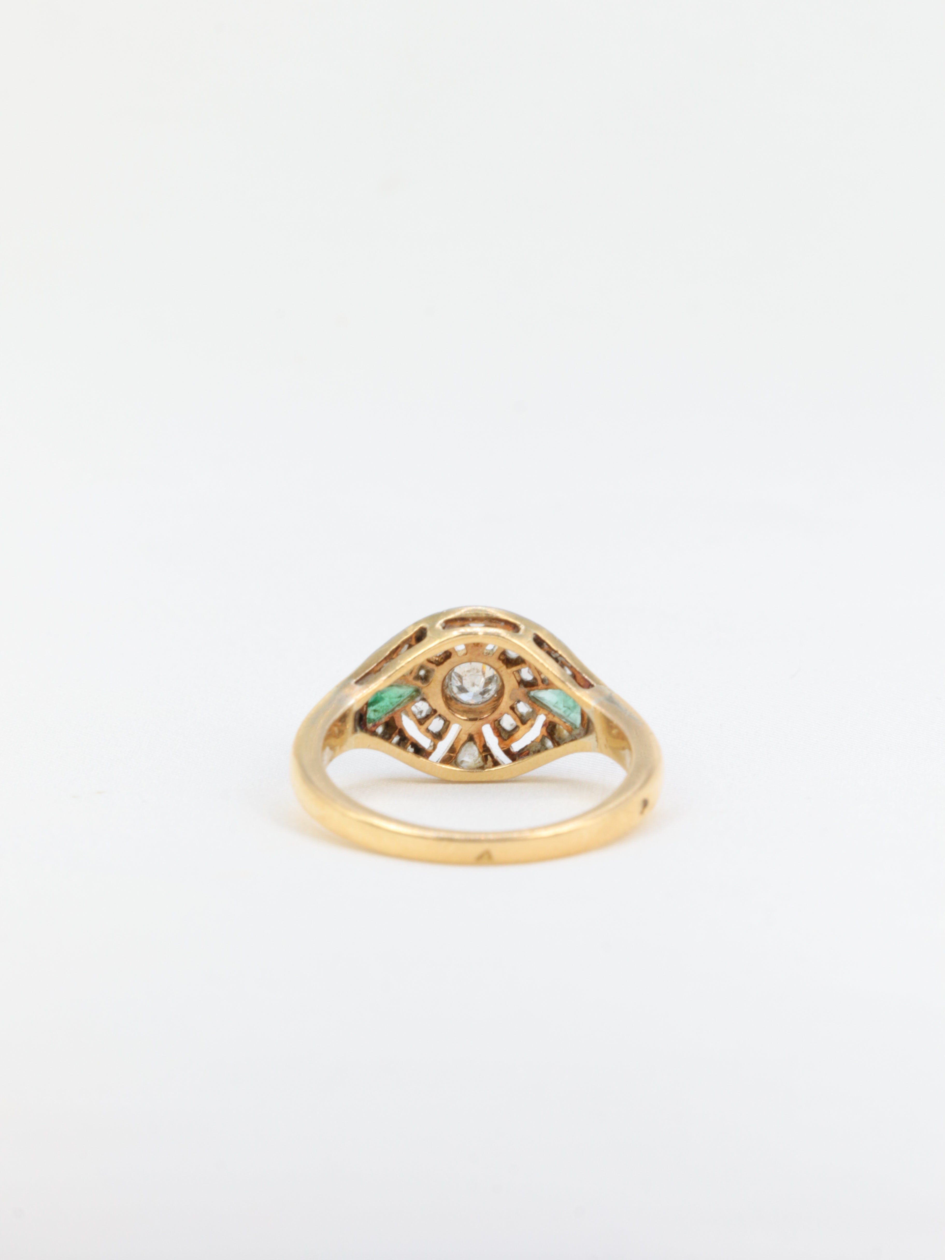 Bague Art-Déco en or, diamants et émeraudes