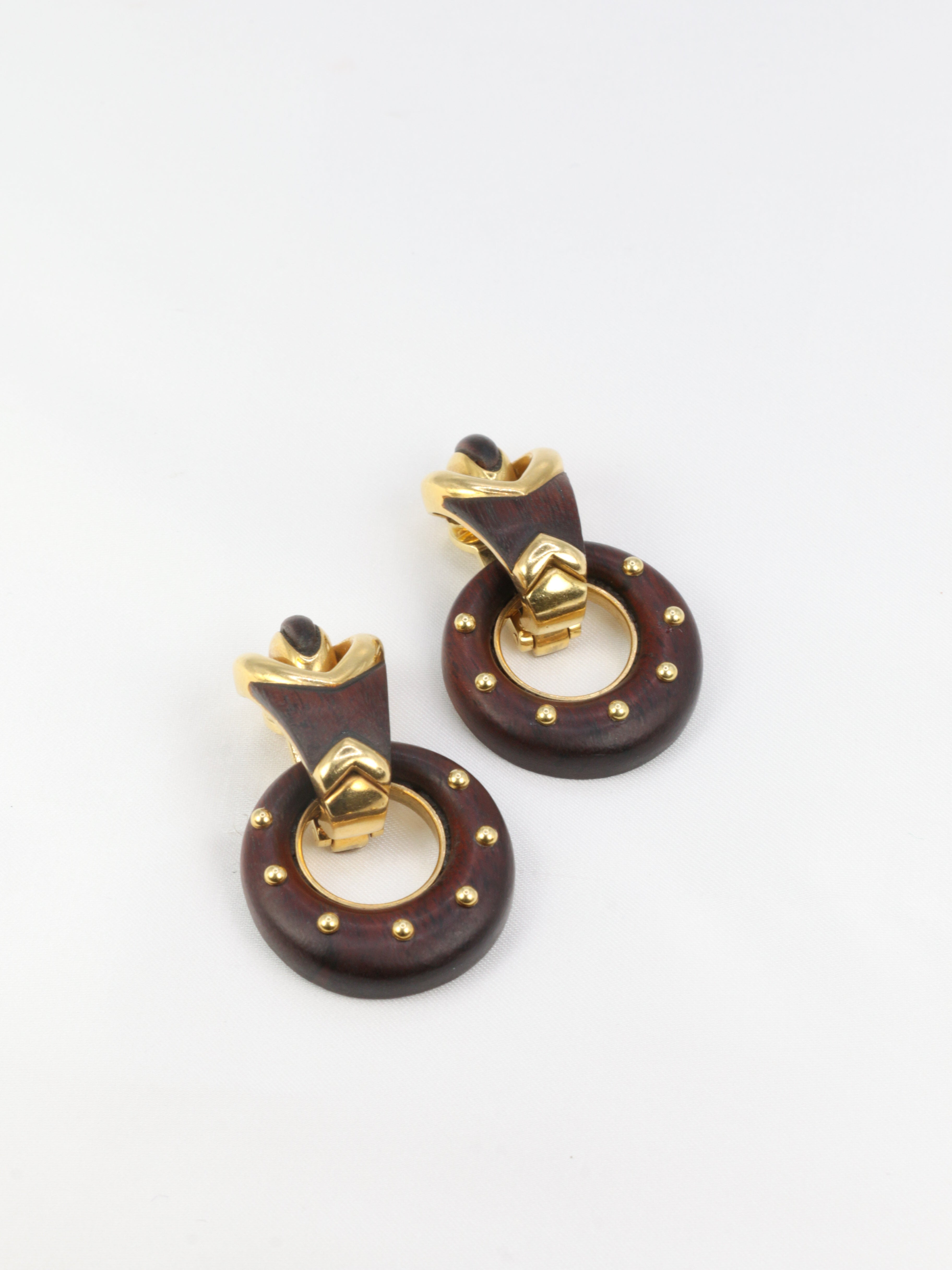 Gold earrings and Bois d’amourette