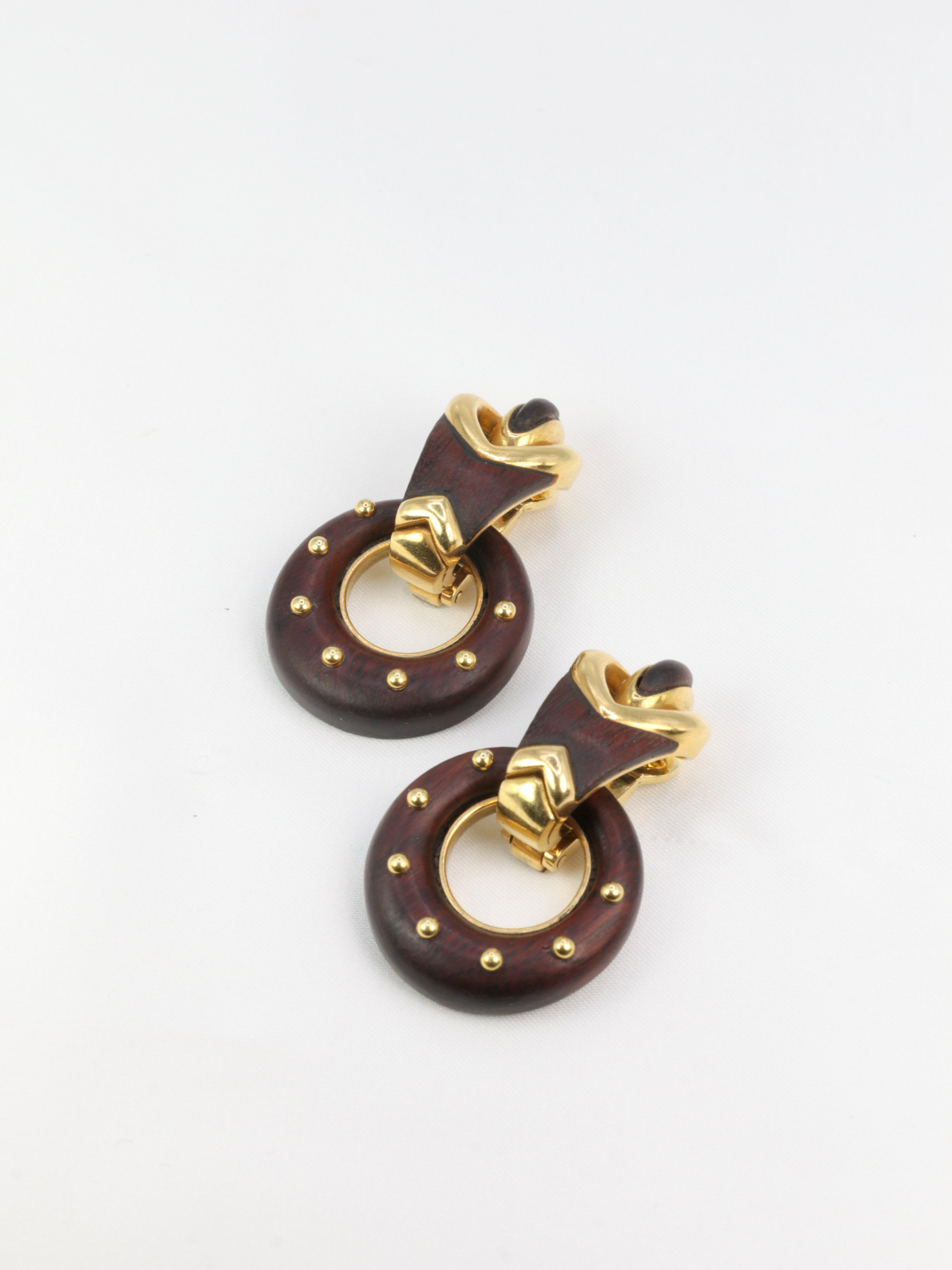 Gold earrings and Bois d’amourette