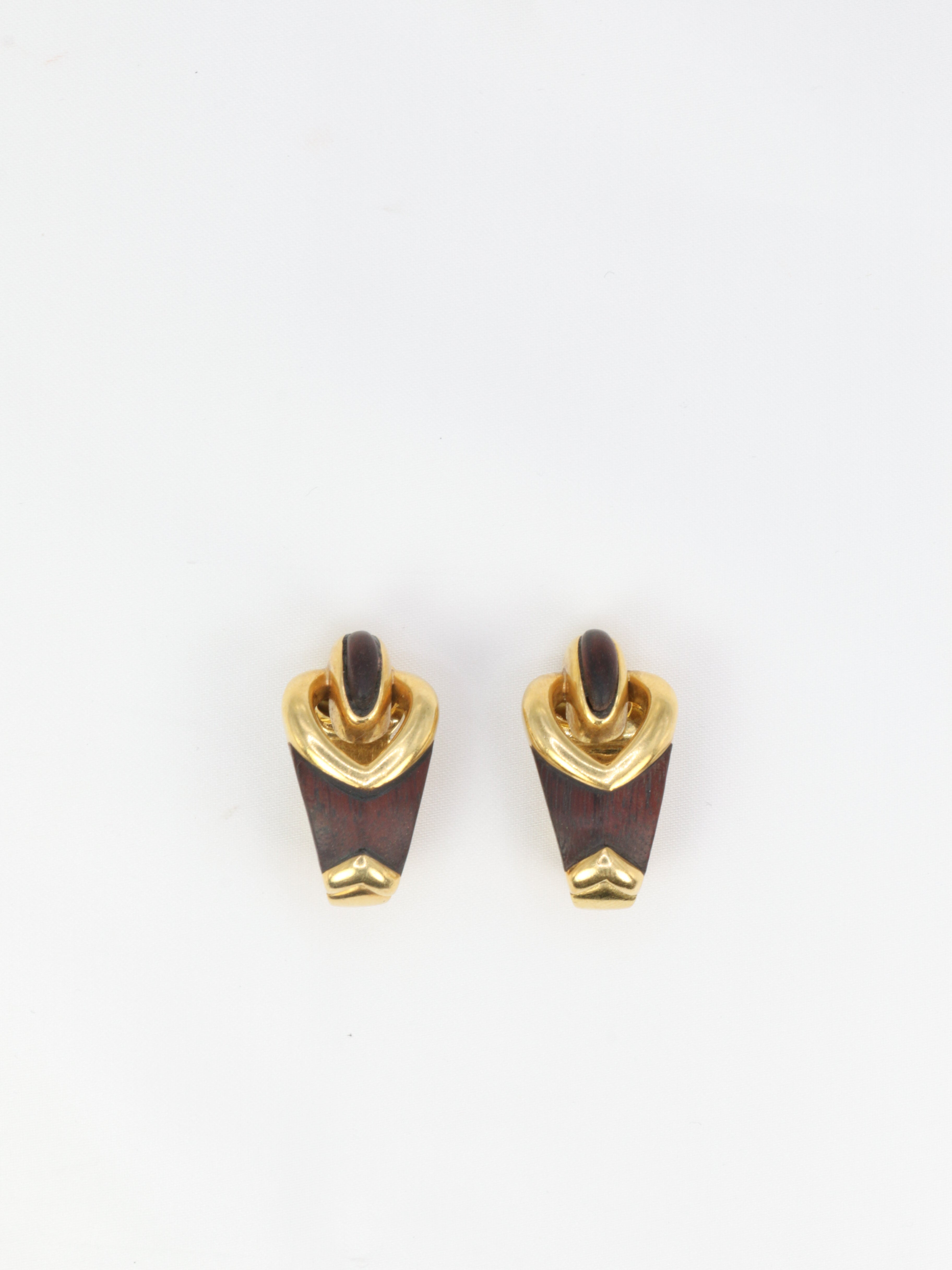 Gold earrings and Bois d’amourette