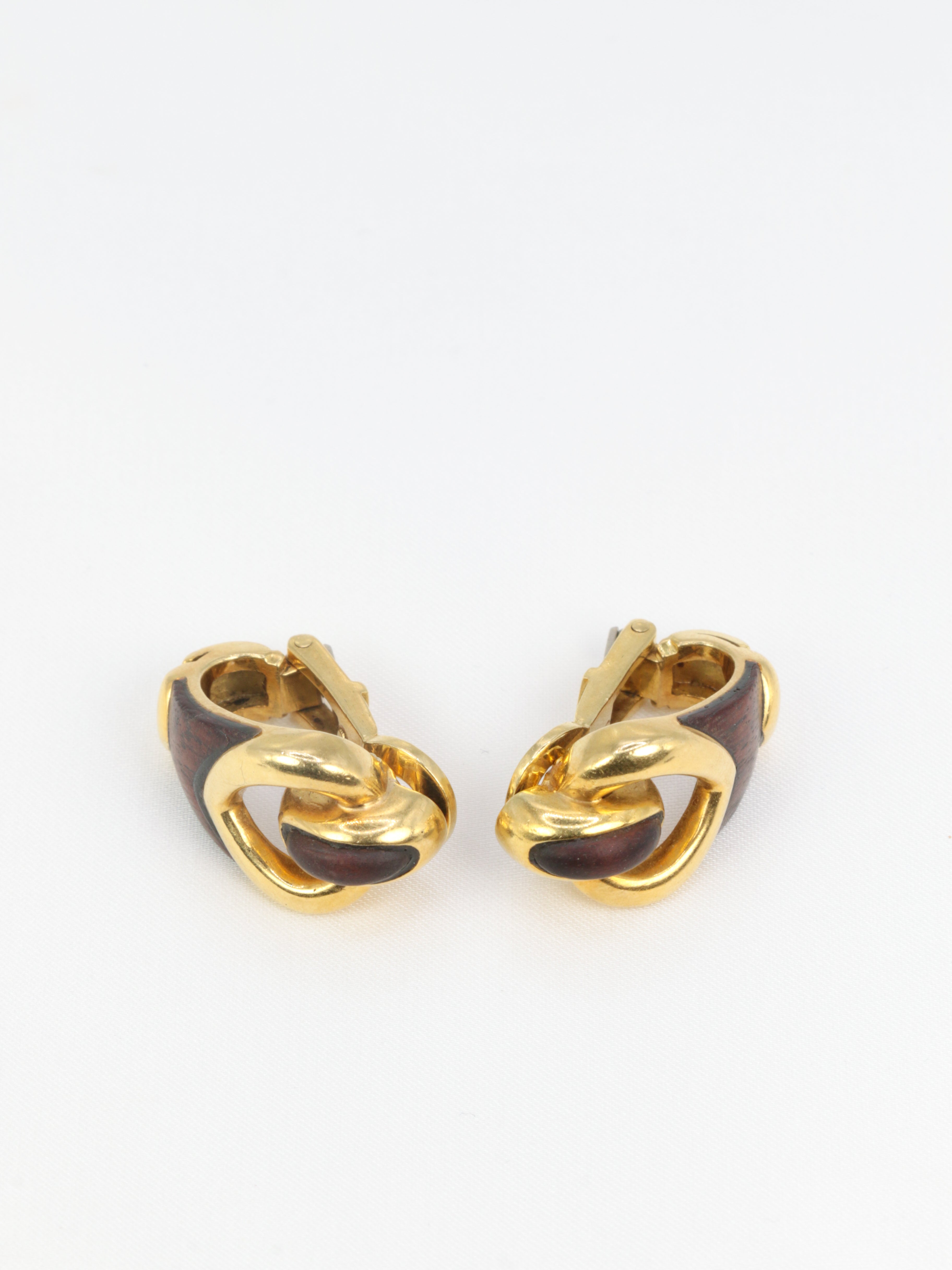 Gold earrings and Bois d’amourette
