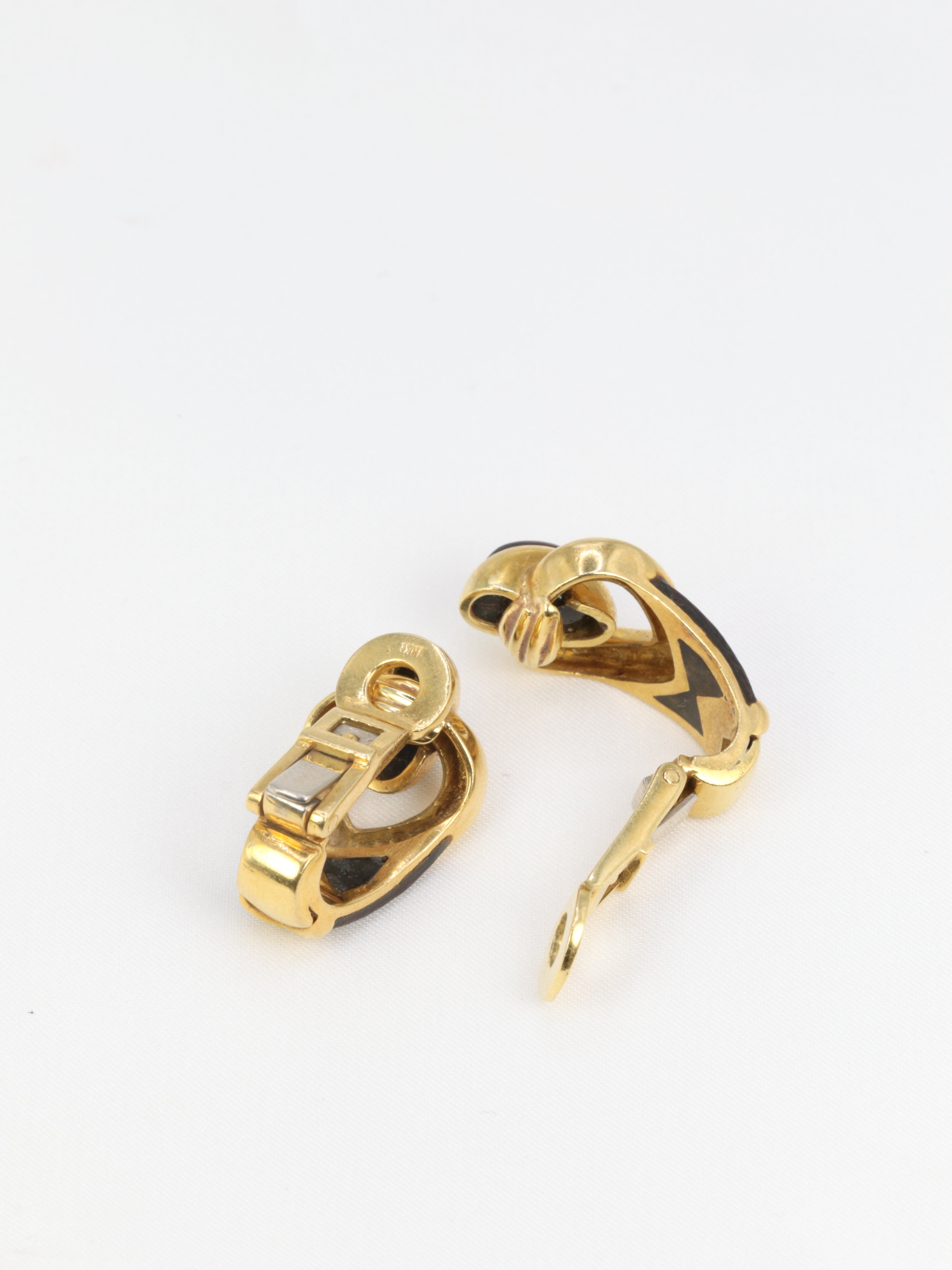Gold earrings and Bois d’amourette