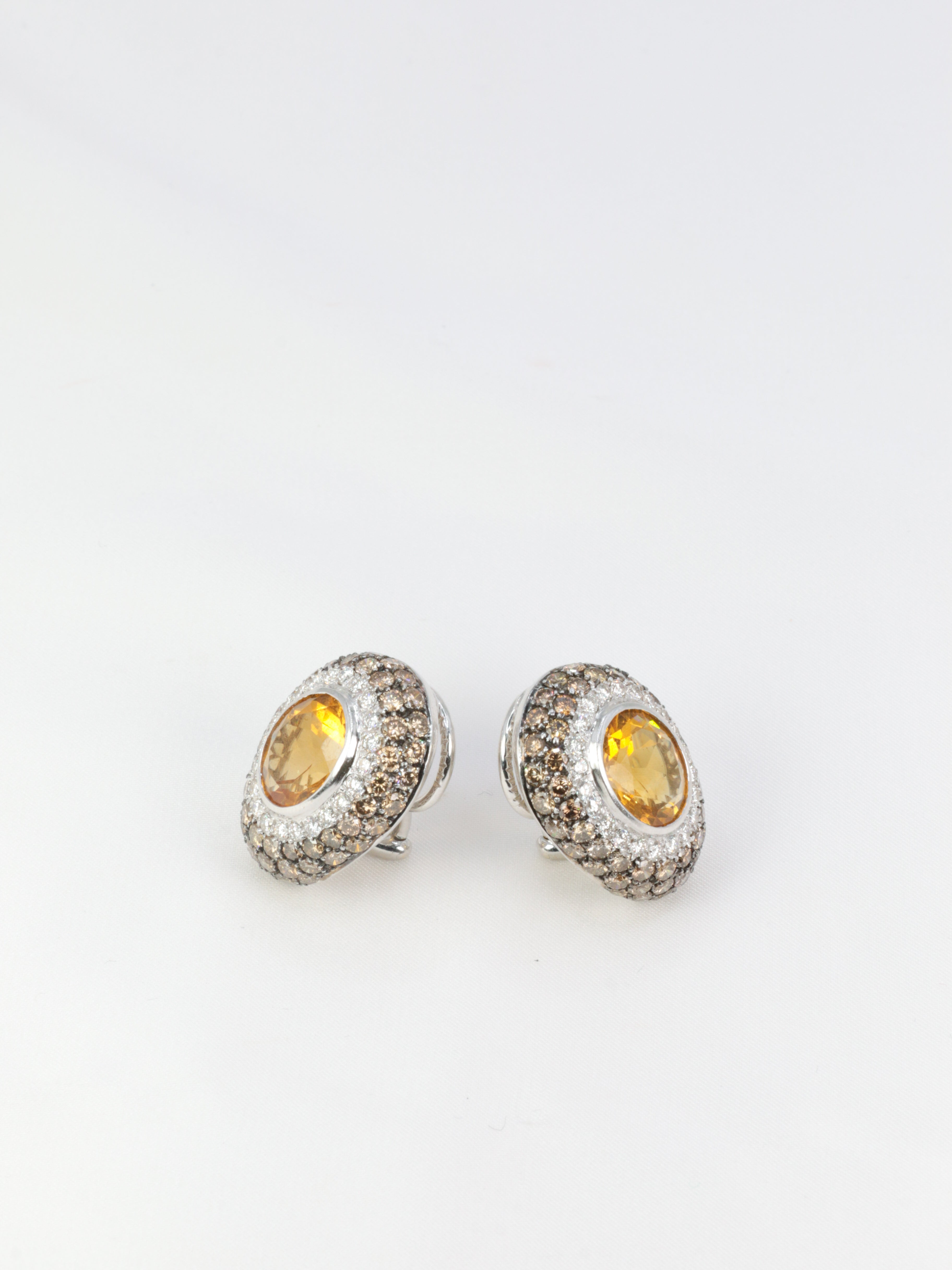 Vintage ear clips in gold, citrines, white diamonds and champagne