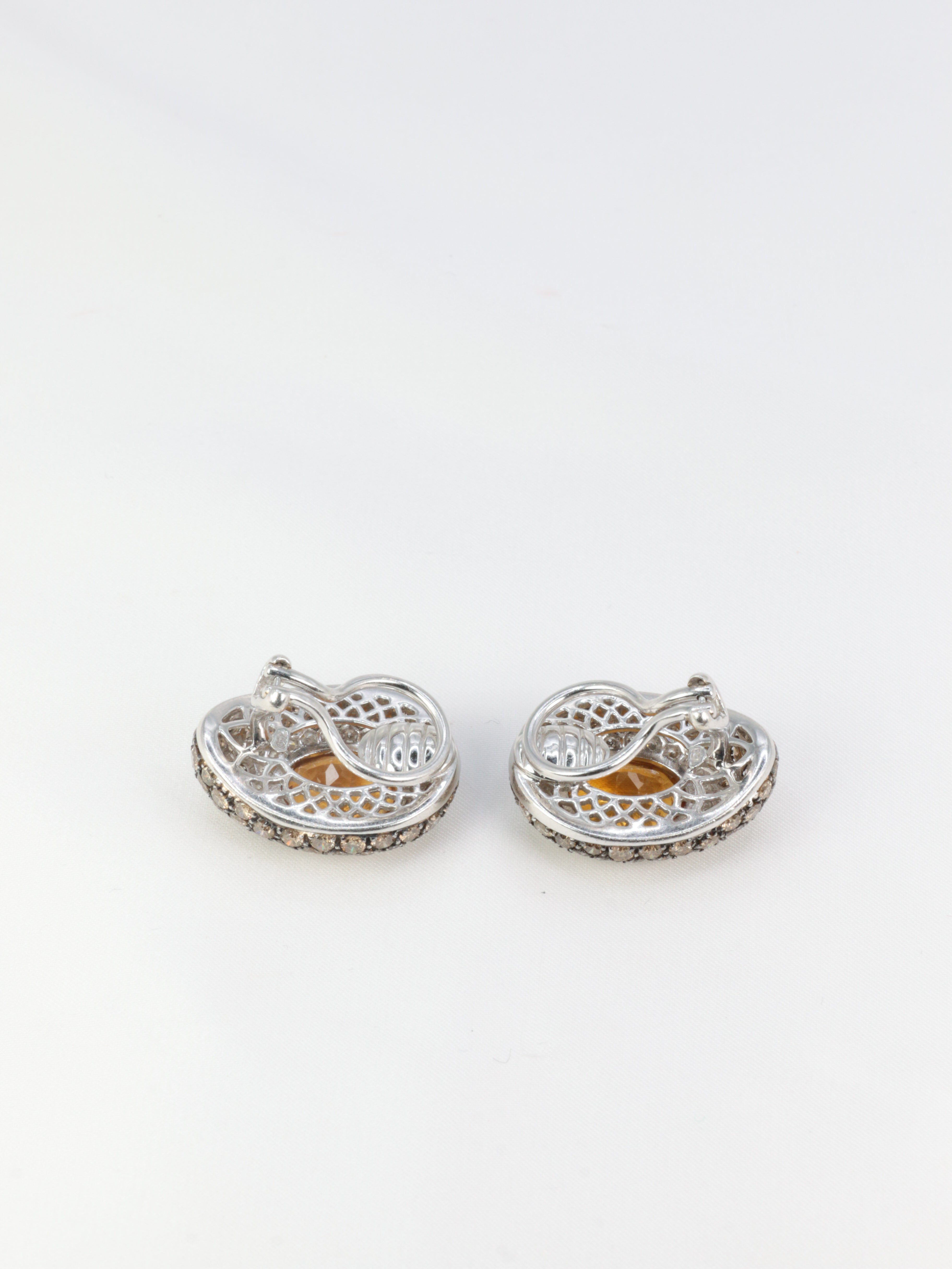 Vintage ear clips in gold, citrines, white diamonds and champagne