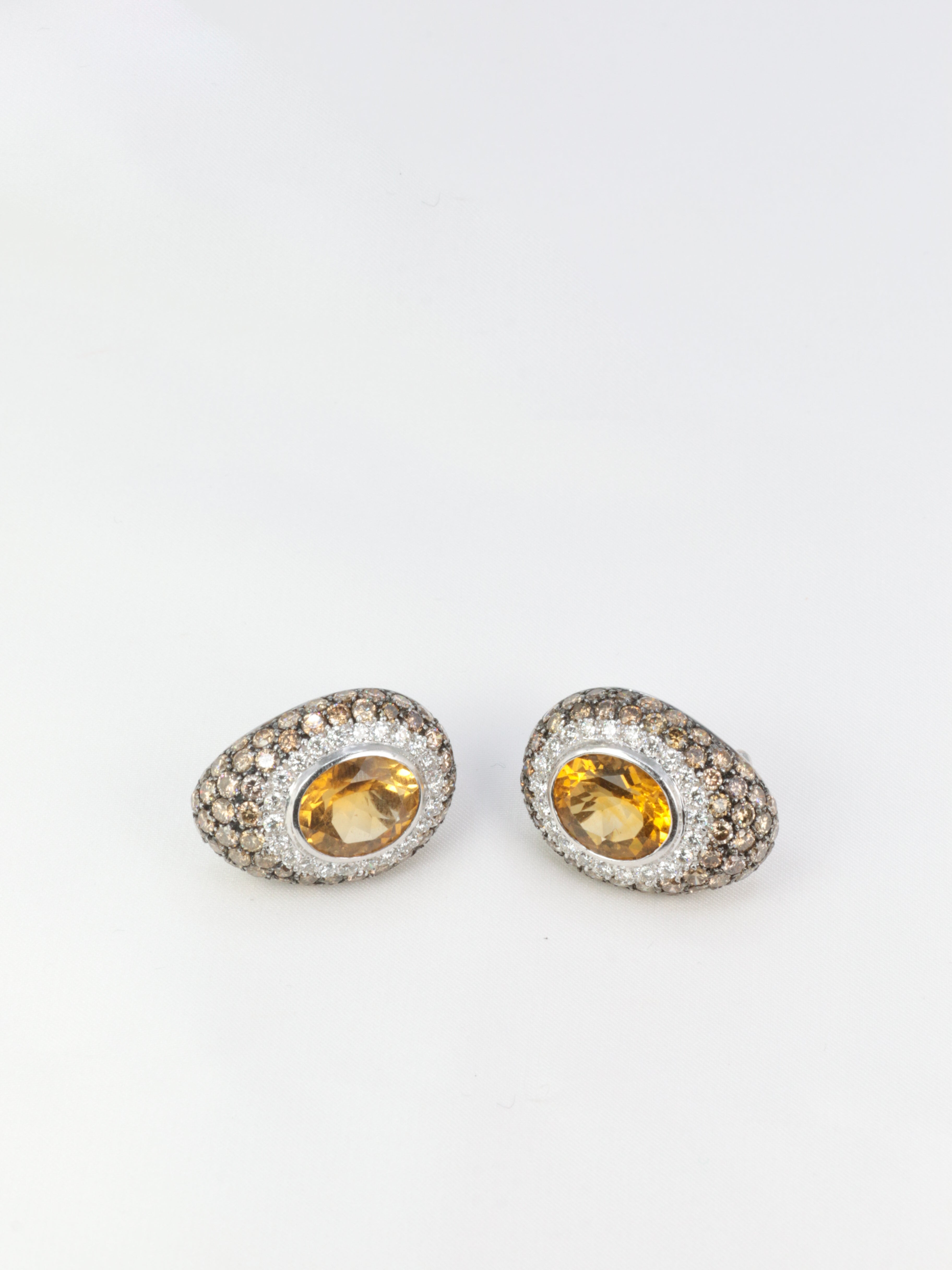 Vintage ear clips in gold, citrines, white diamonds and champagne