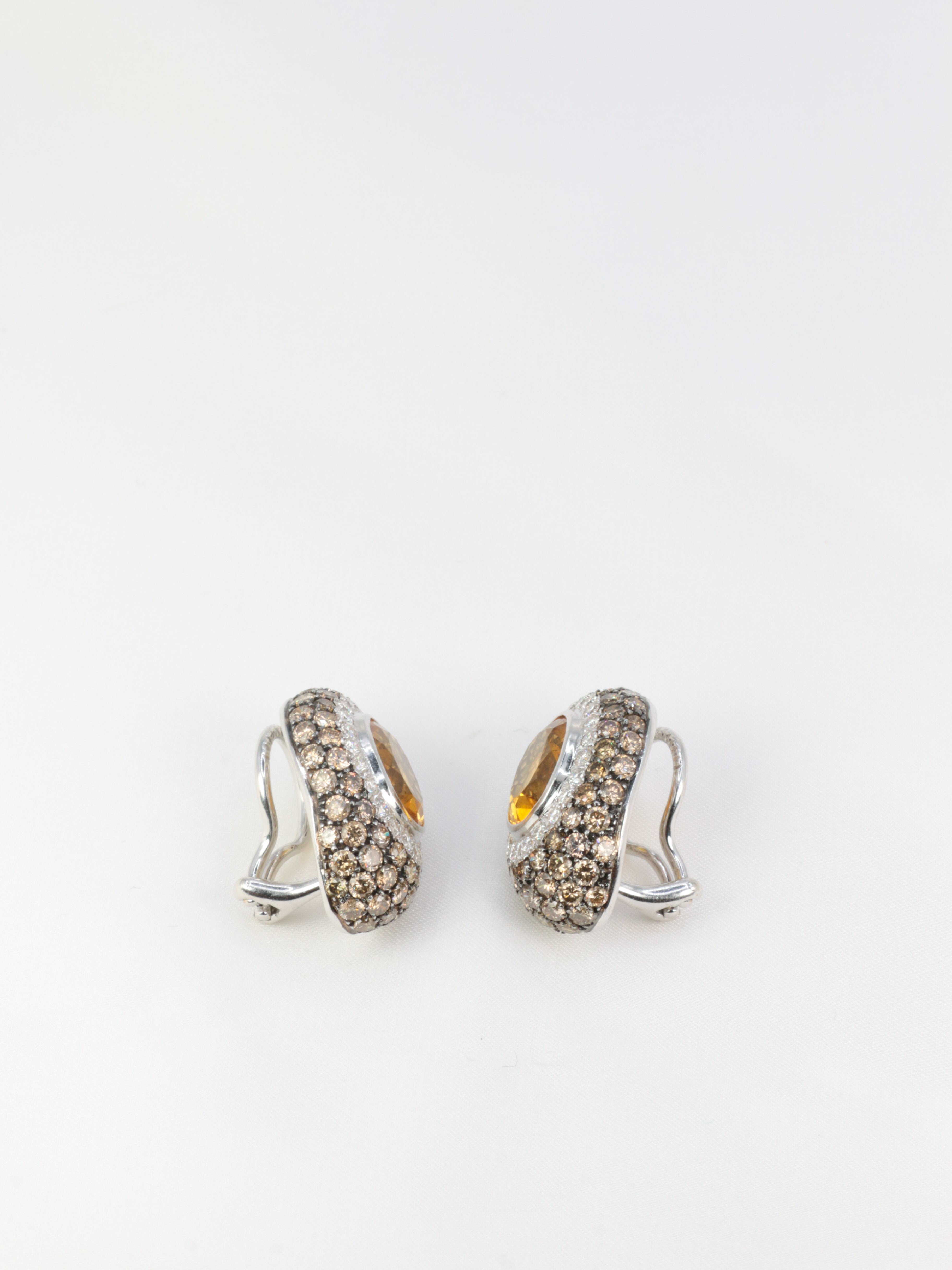 Vintage ear clips in gold, citrines, white diamonds and champagne