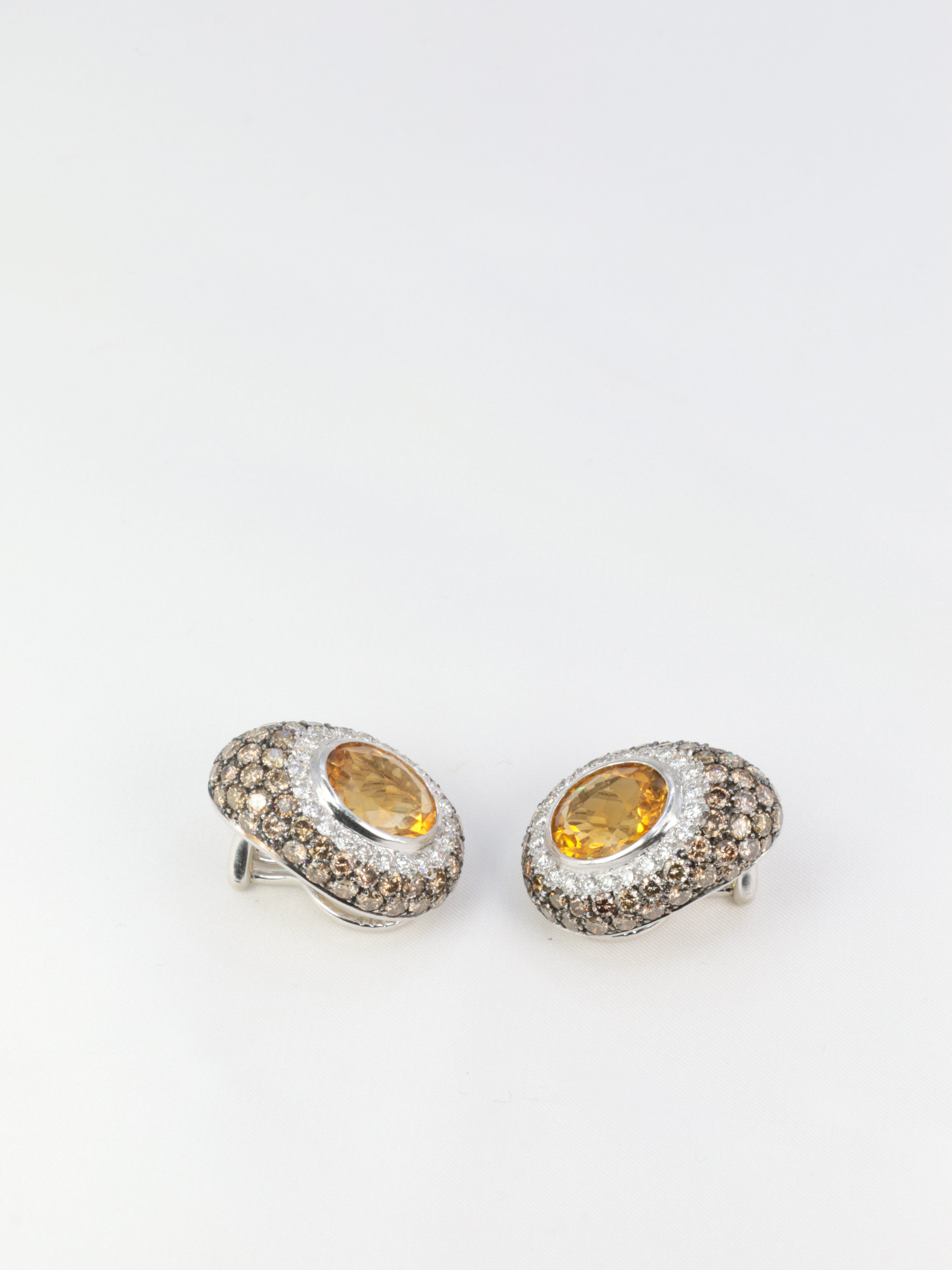 Vintage ear clips in gold, citrines, white diamonds and champagne
