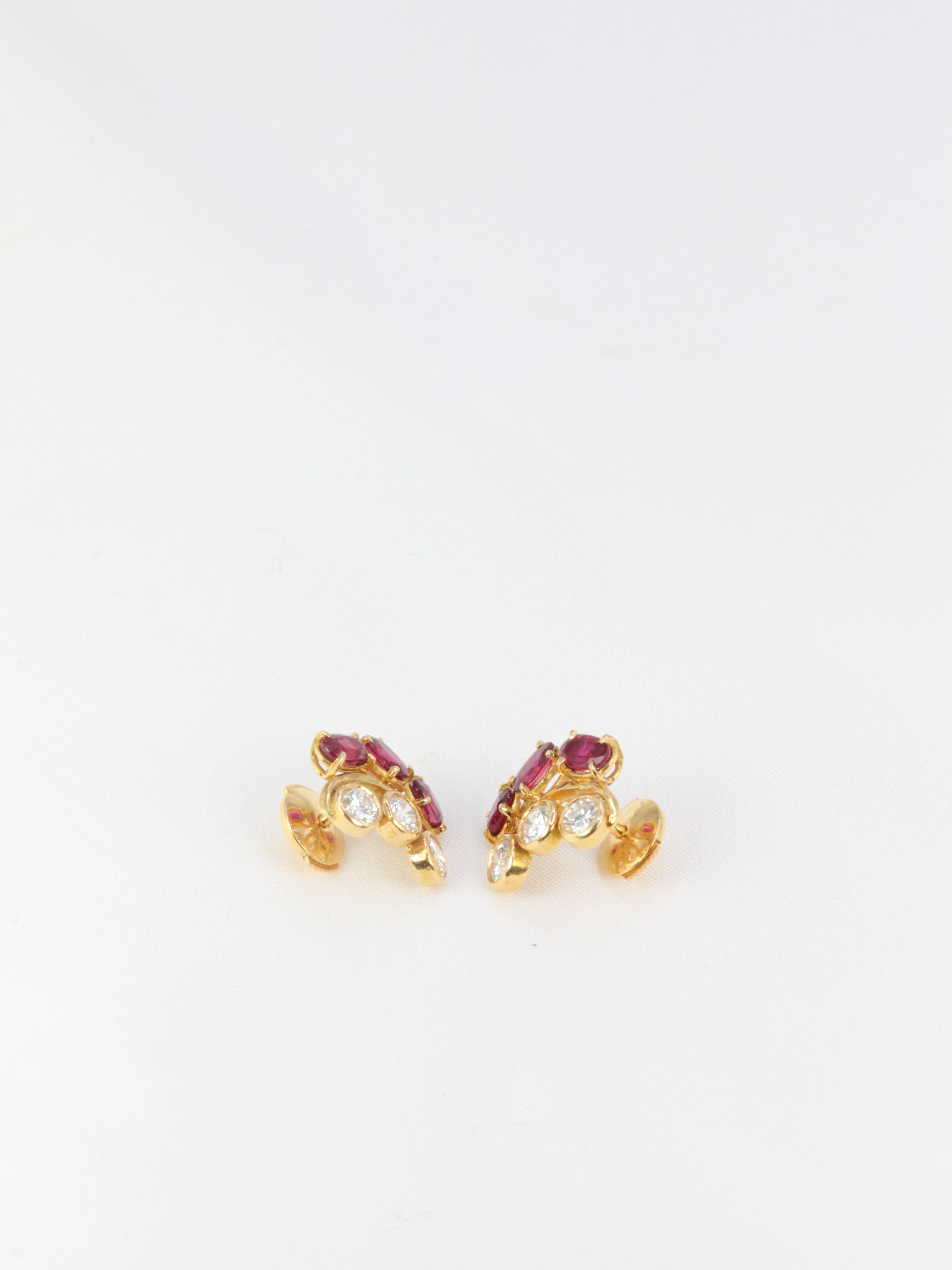 Boucles d’oreilles vintage en or, diamants et grenats
