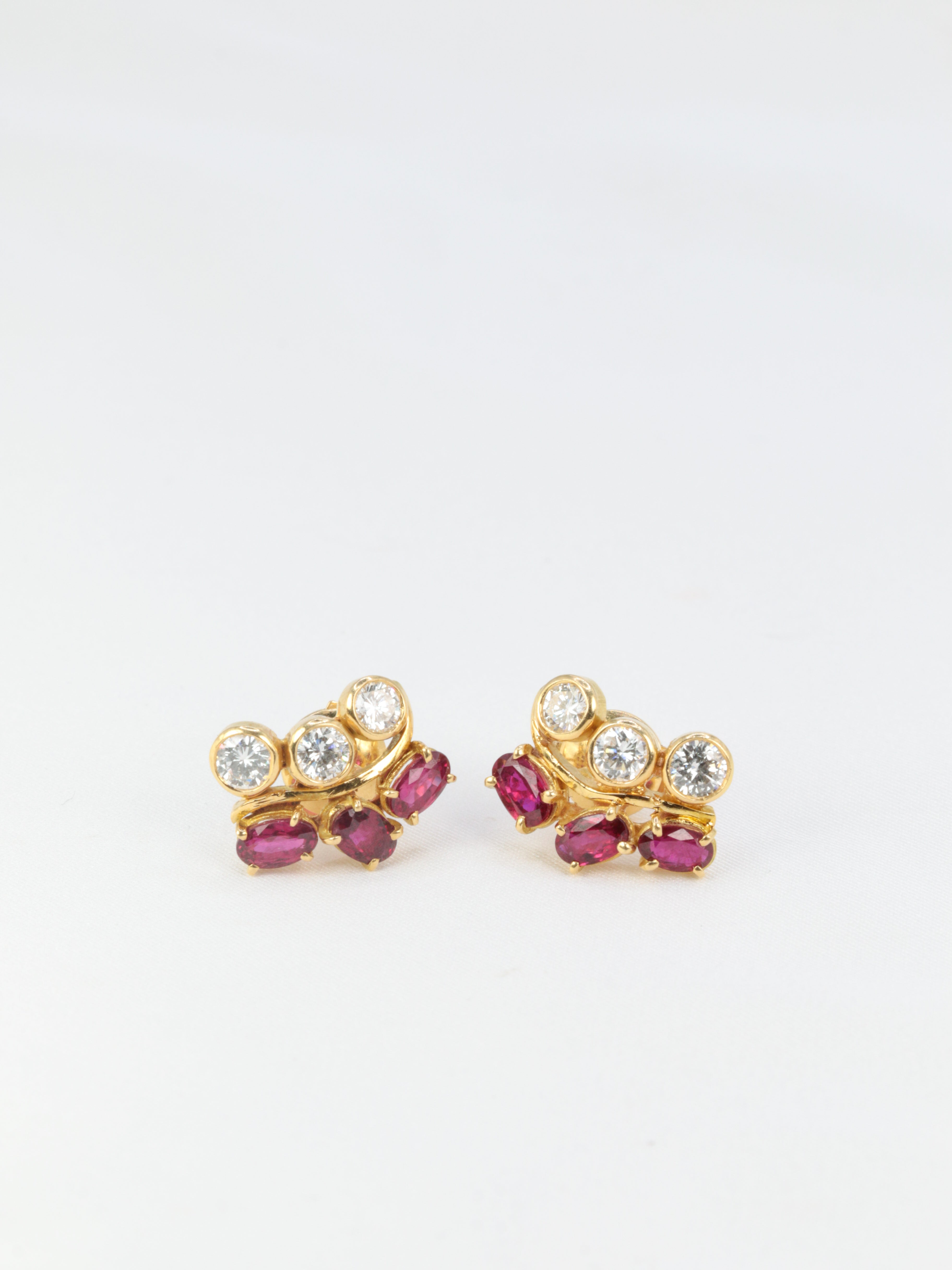 Boucles d’oreilles vintage en or, diamants et grenats