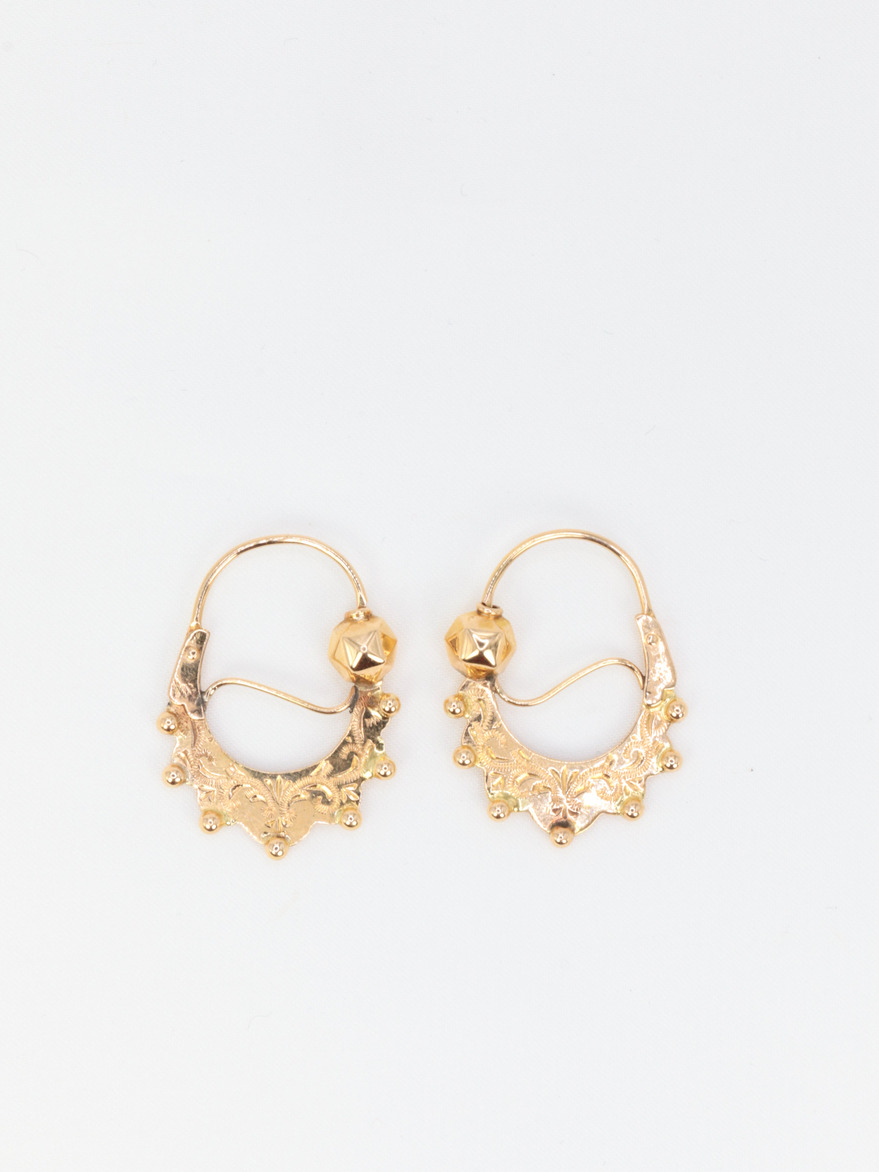 Paire de créoles savoyardes anciennes ou Tarines en or jaune