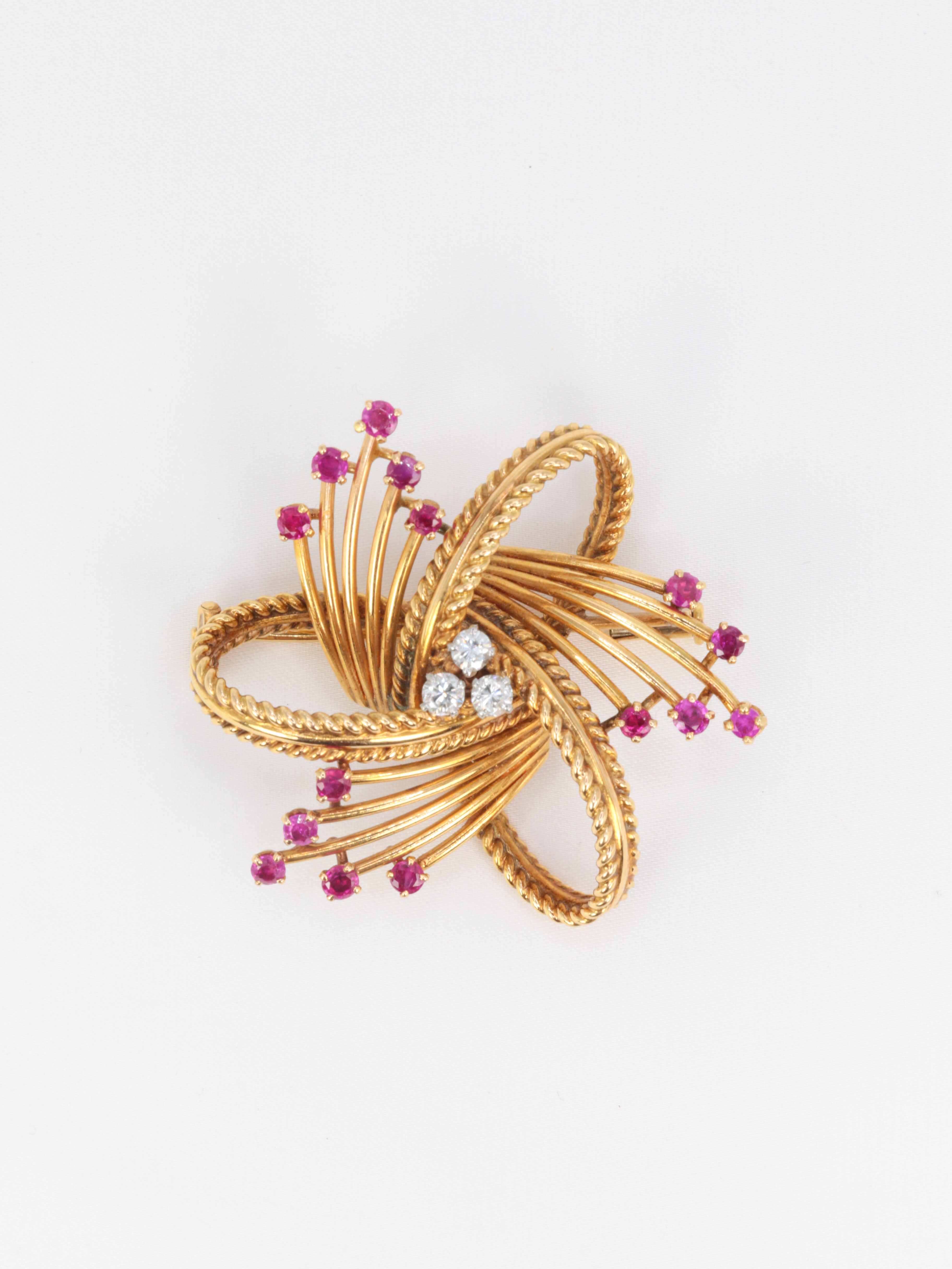 Broche vintage en or, diamants et rubis