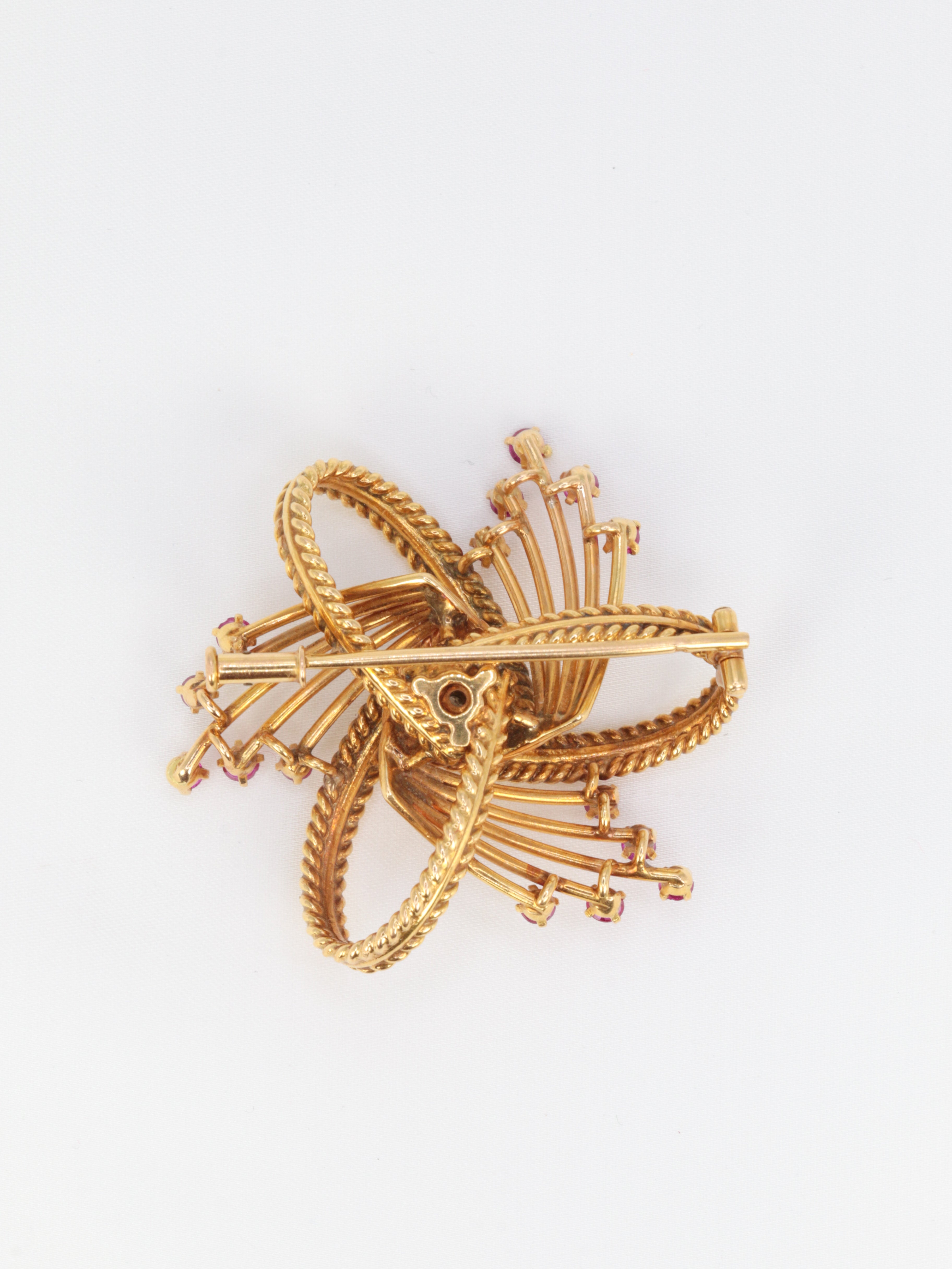 Broche vintage en or, diamants et rubis