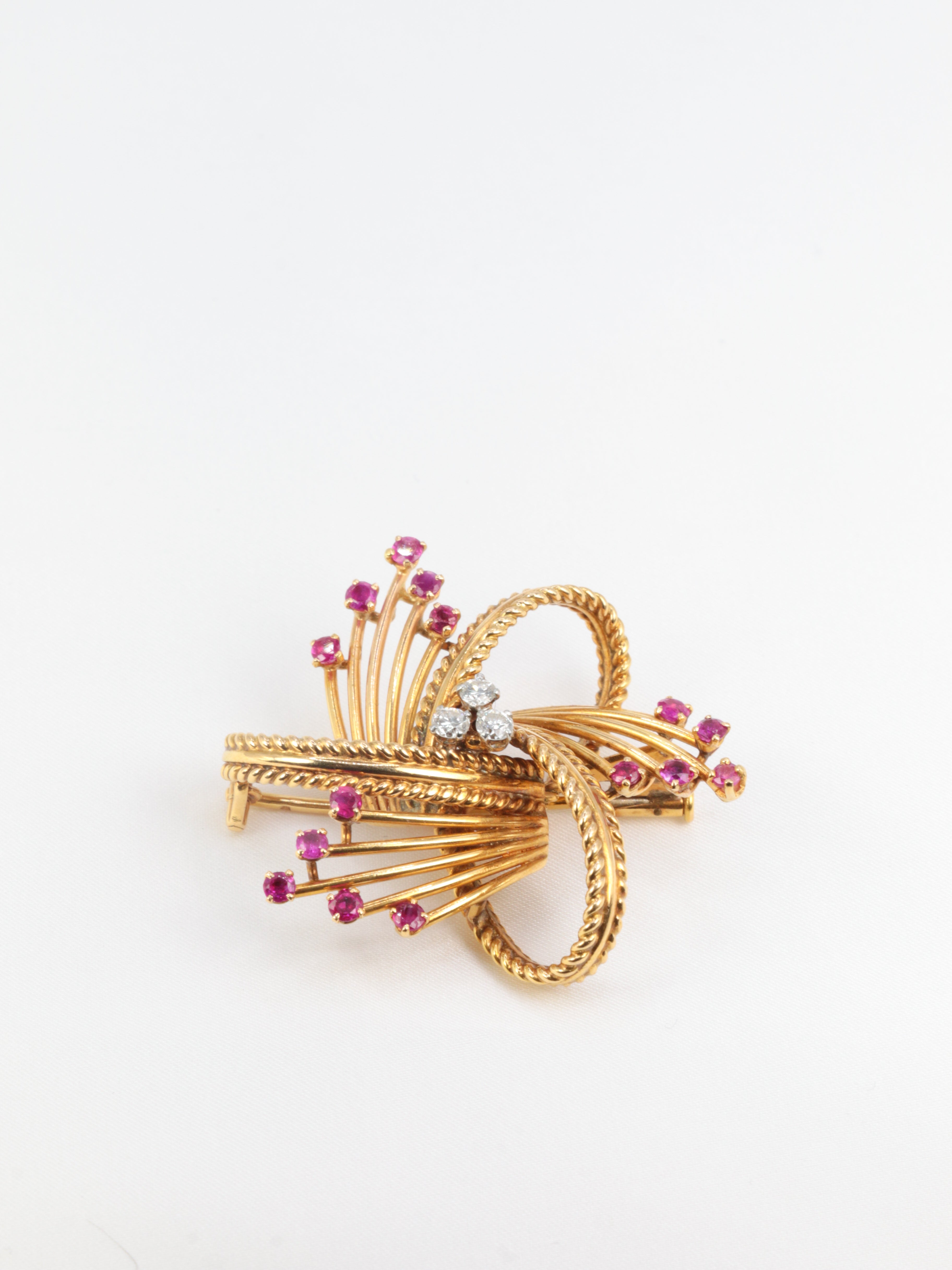 Broche vintage en or, diamants et rubis