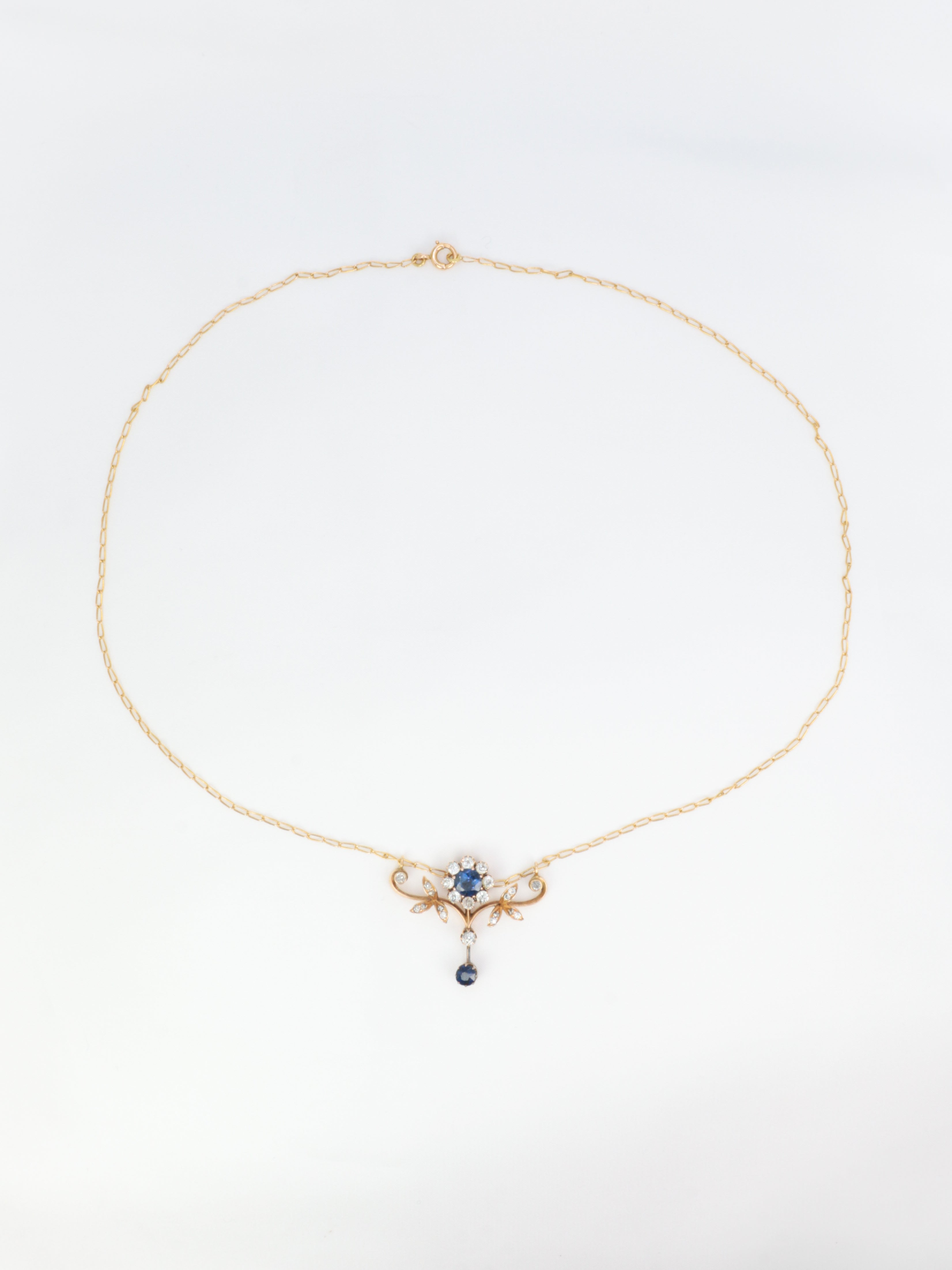 Collier Art Nouveau Fleur en or, saphirs et diamants