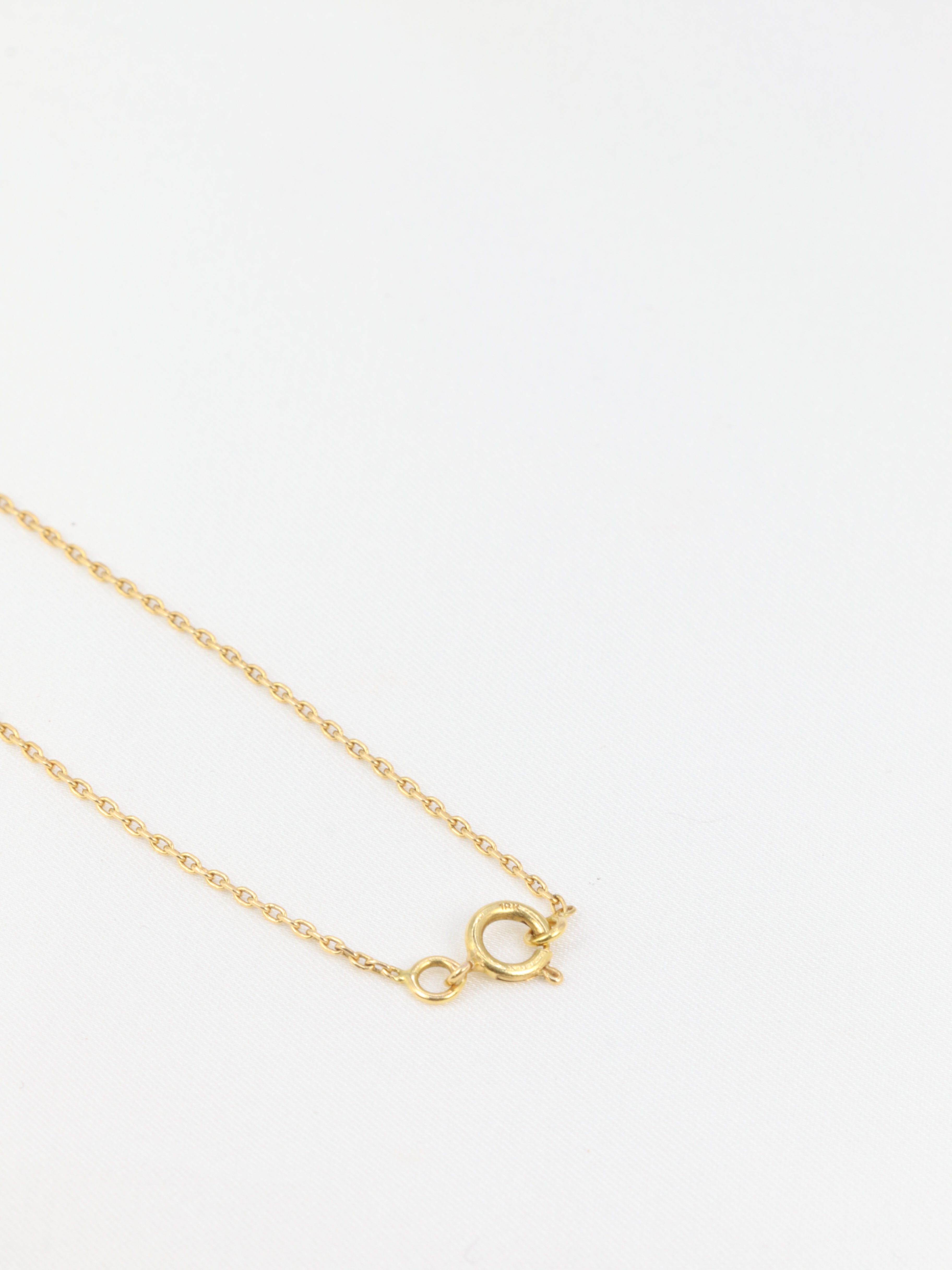 Collier chaîne vintage en or jaune et motifs saphirs bleus