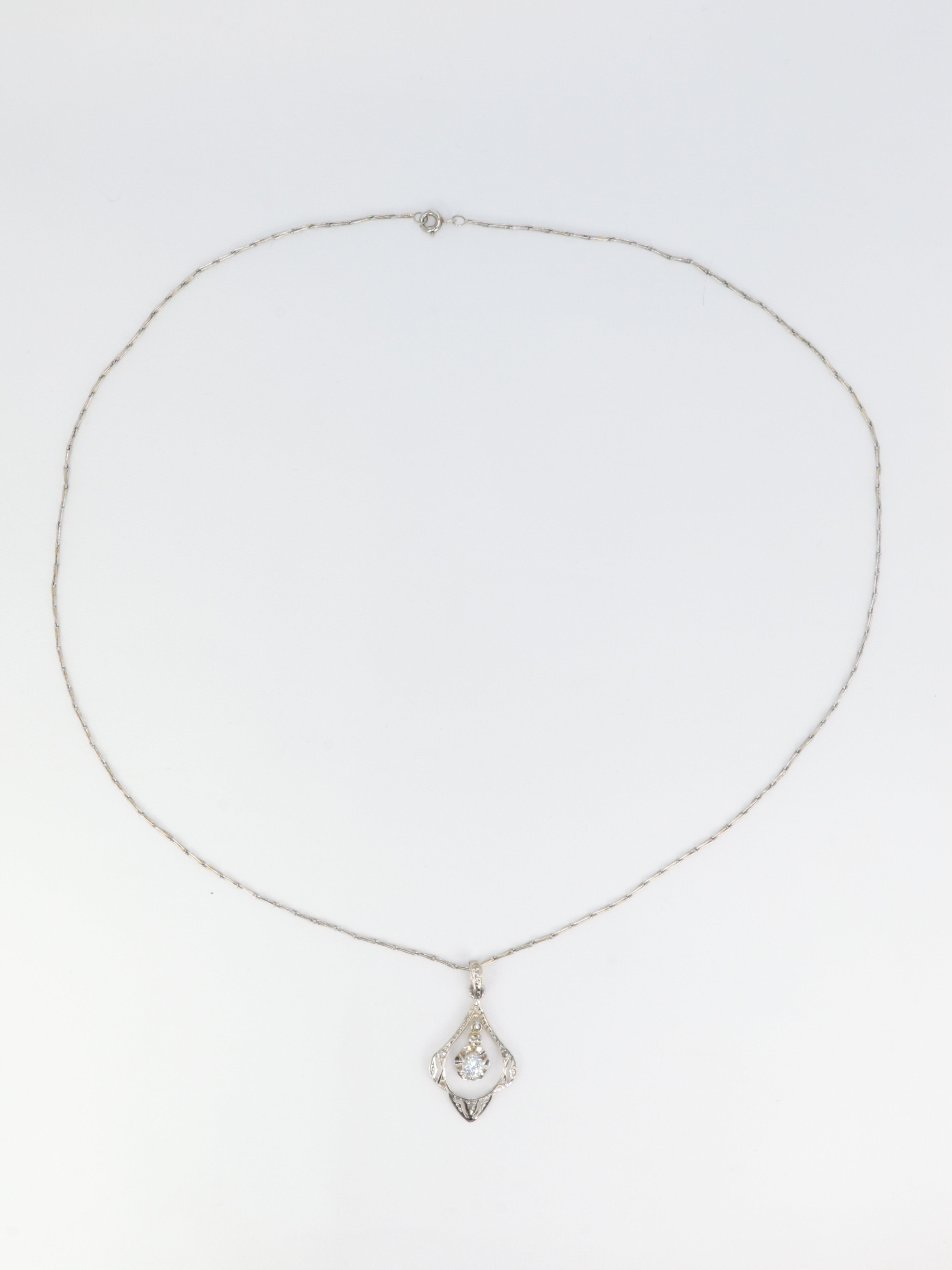 Collier Art-Déco en or et diamants