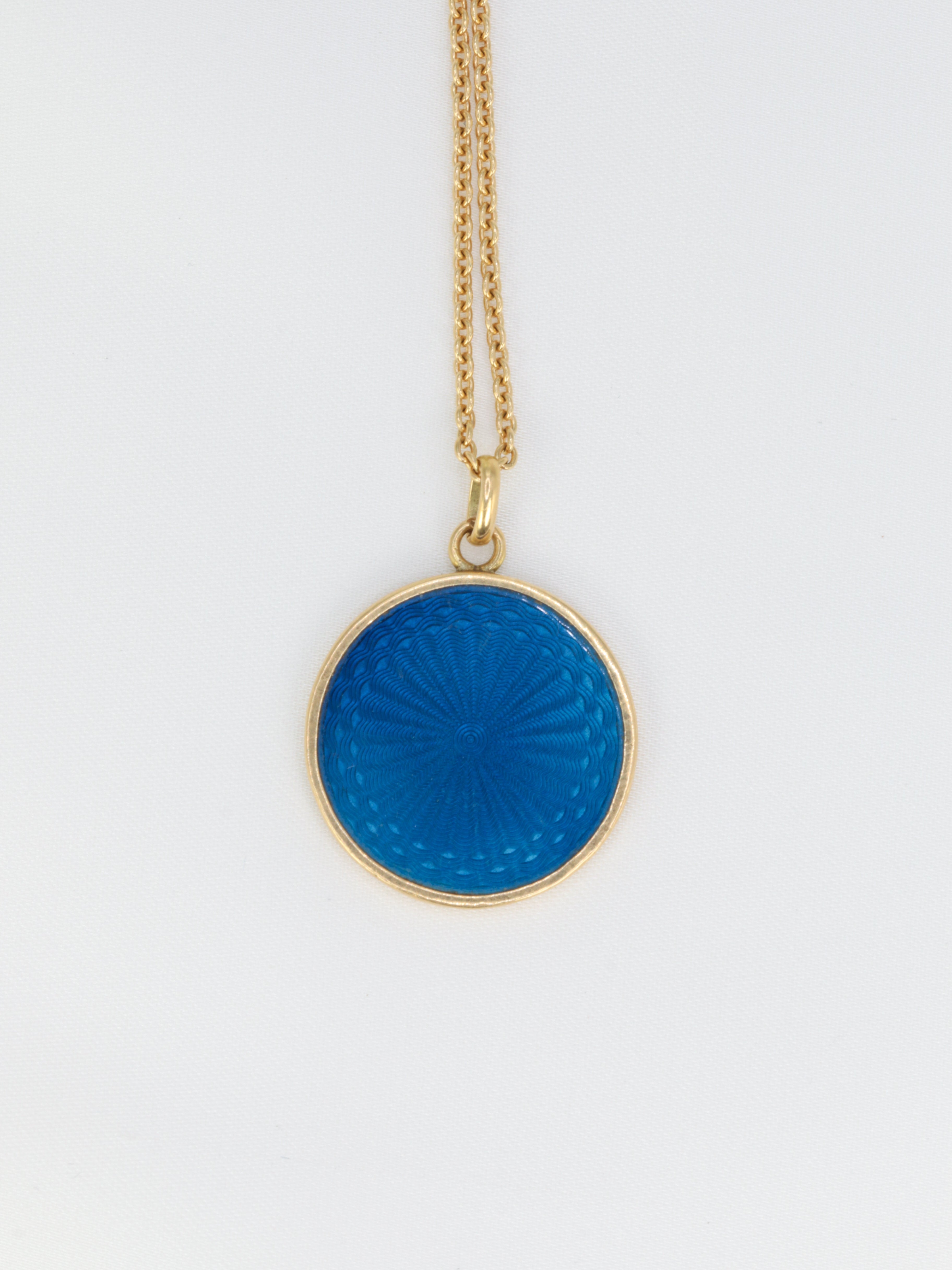 Pendentif médaille vintage en or et émail bleu
