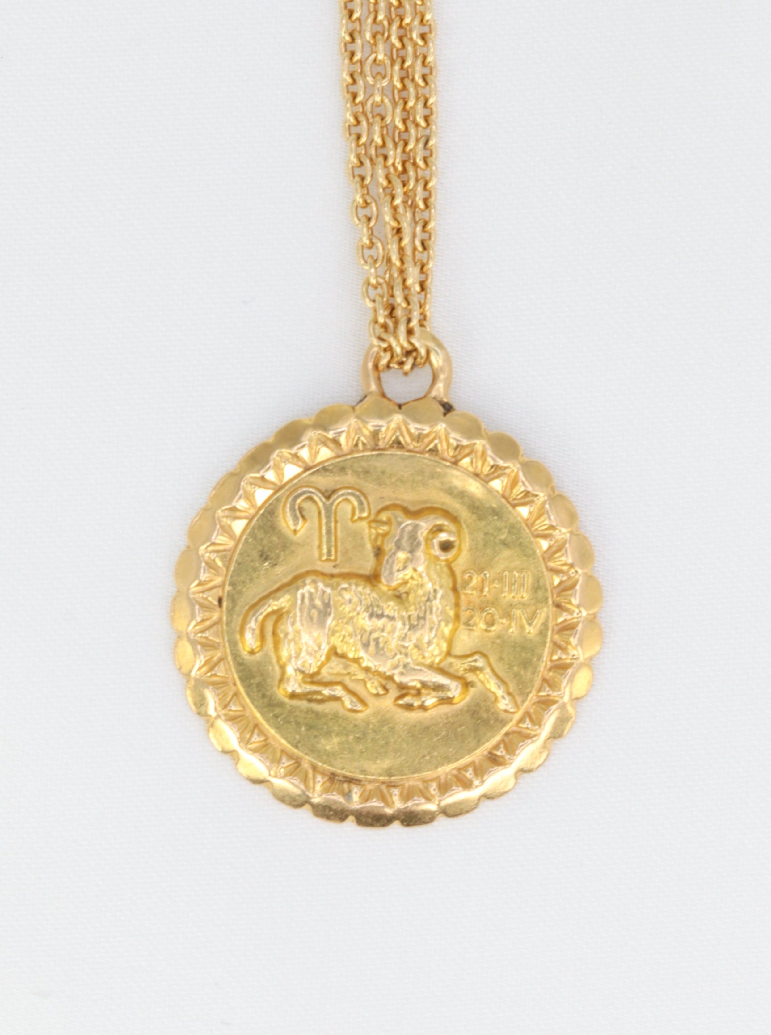 Vintage ram medal pendant in yellow gold