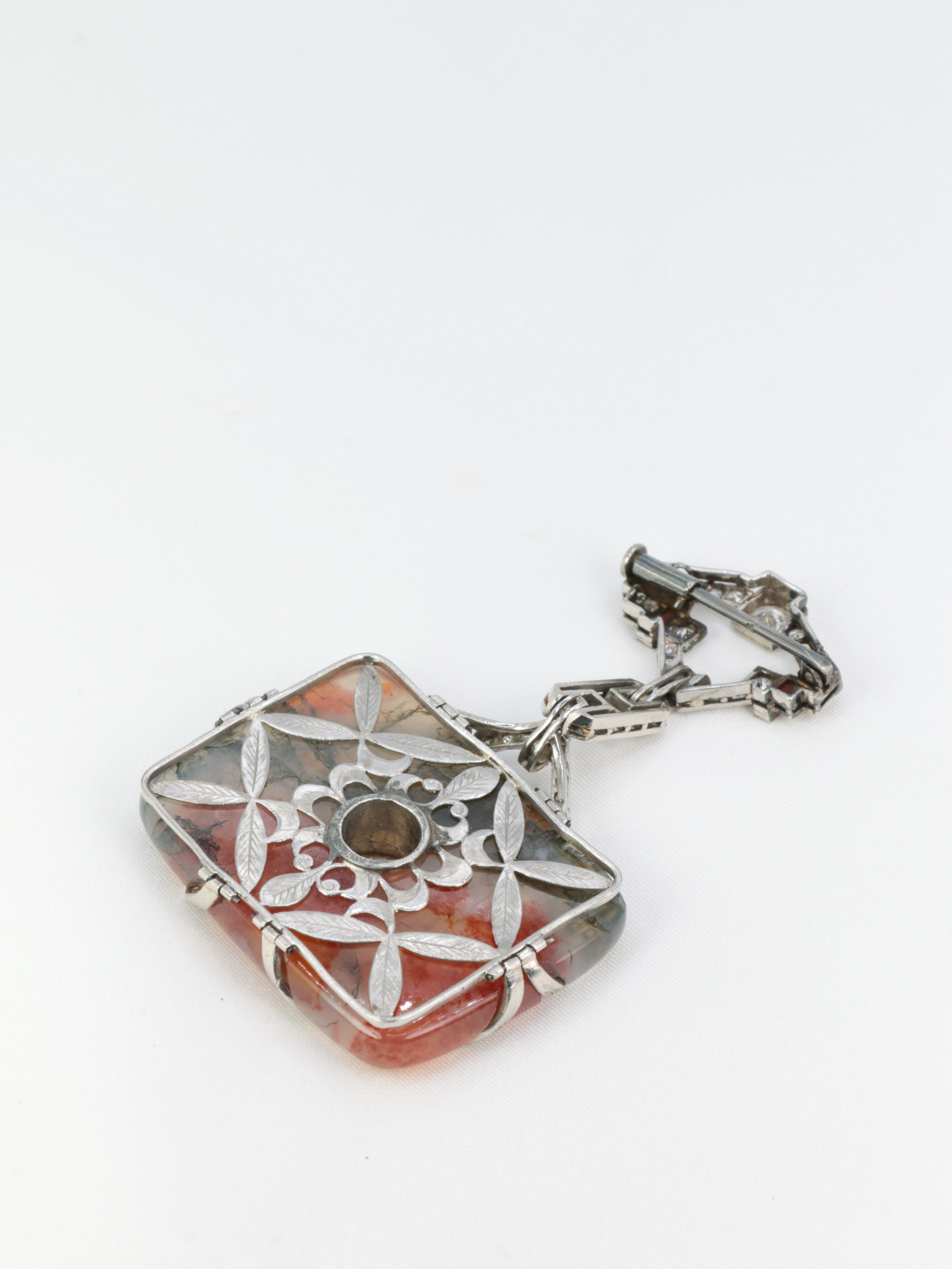 Broche Art-Déco en or, agate, corail et diamants