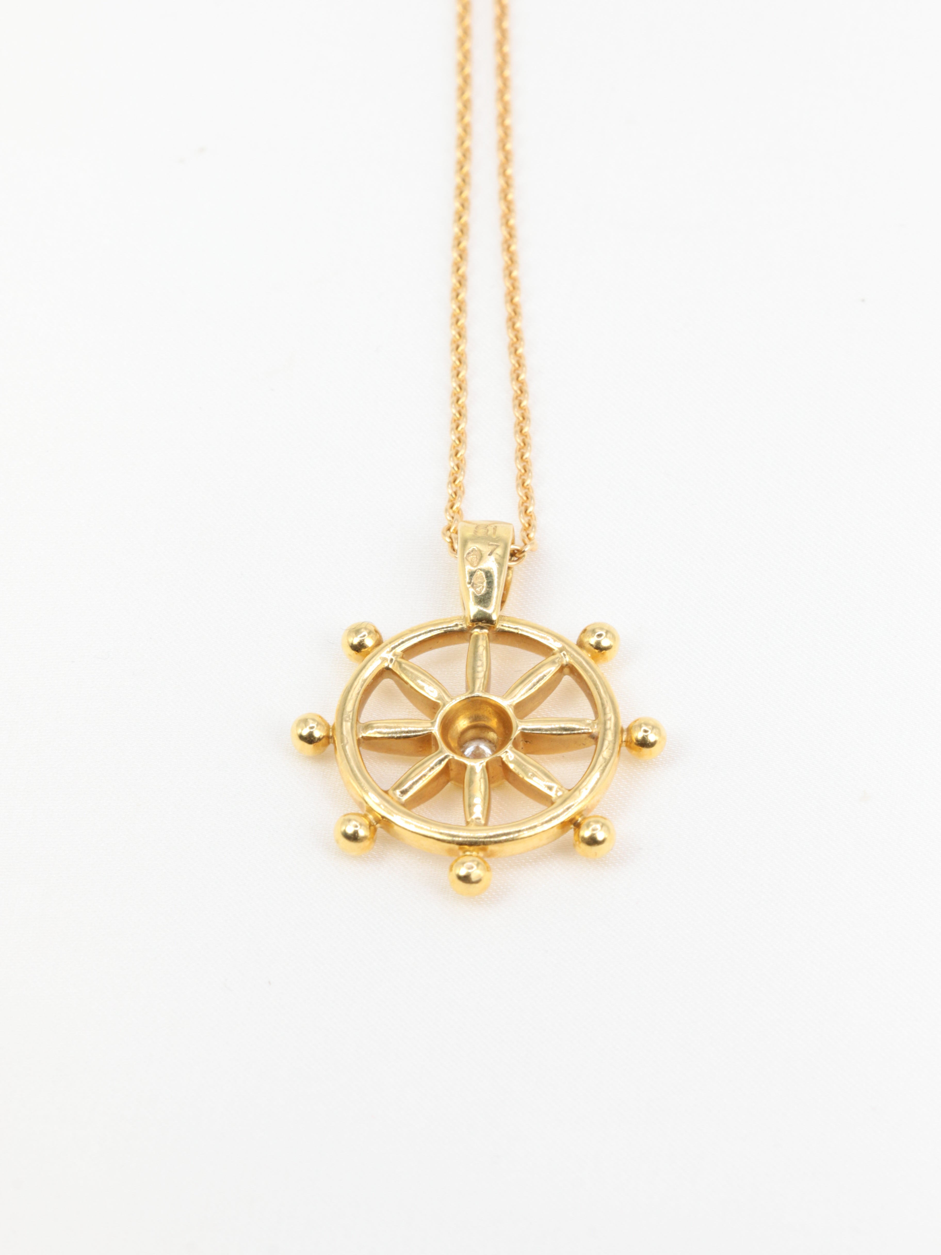 Pendentif roue de bateau en or jaune et diamant