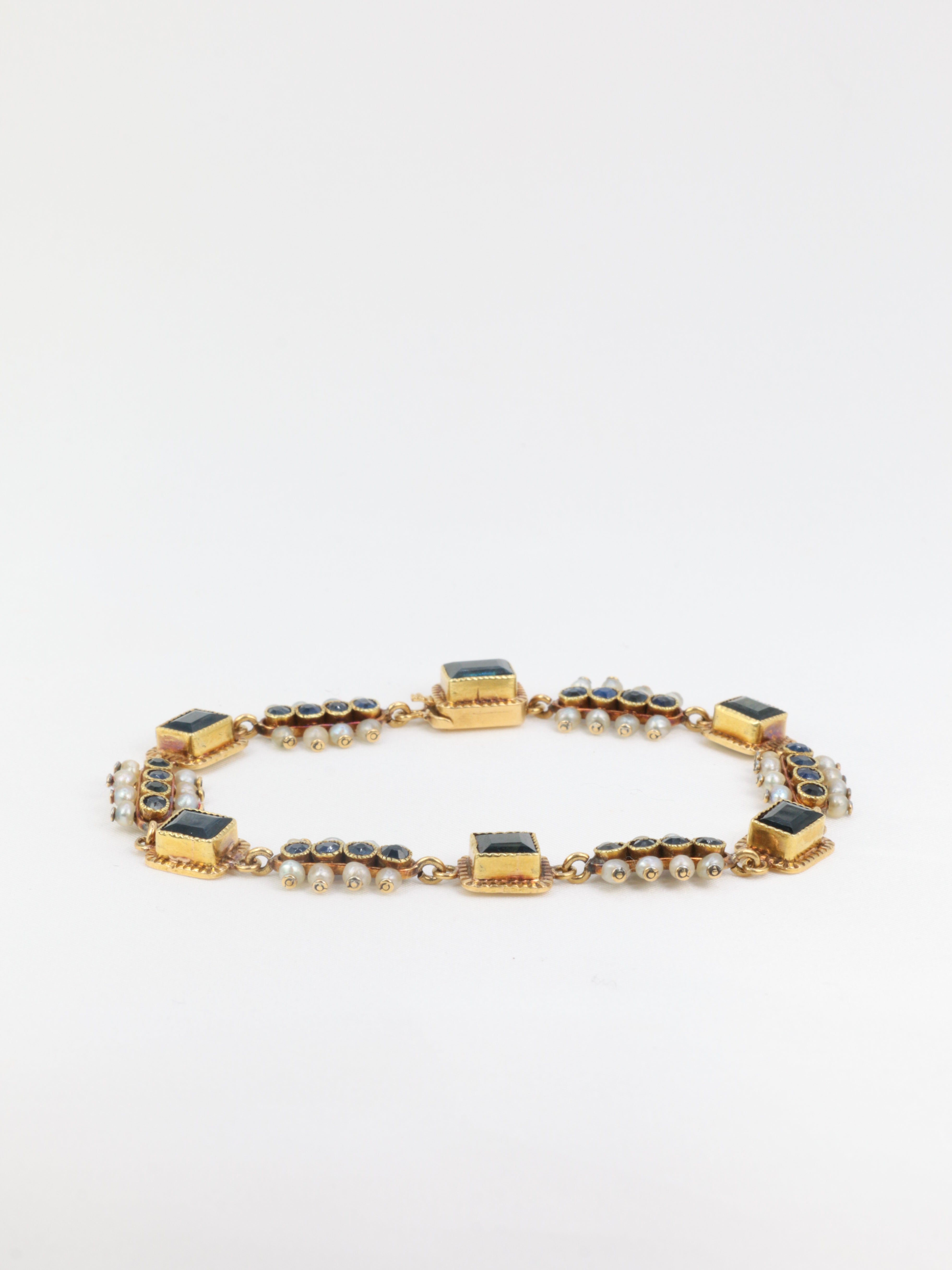 Old 19th century bracelet in gold, sapphires and fine pearls