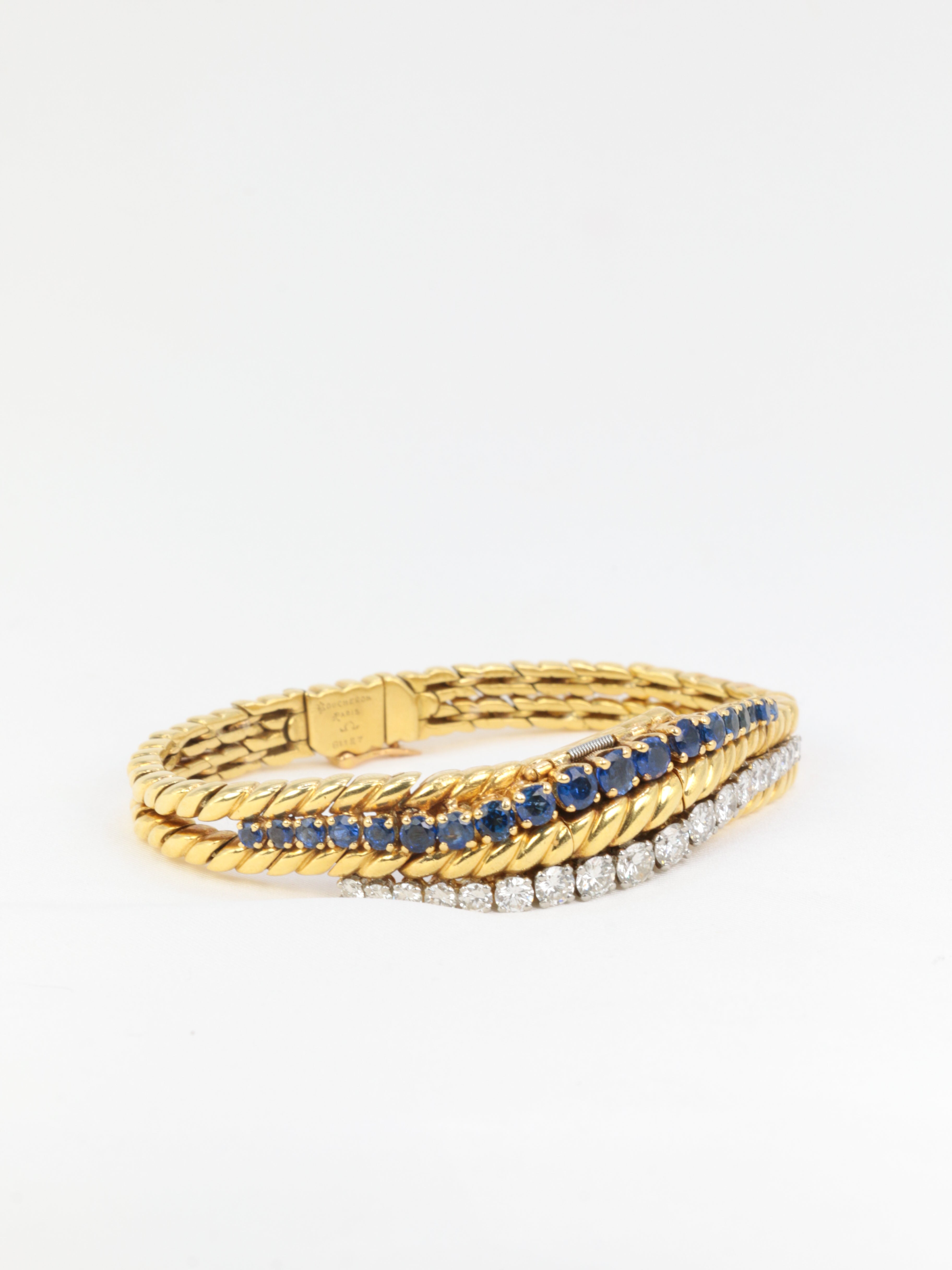 BOUCHERON Montre à secret or platine saphirs diamants