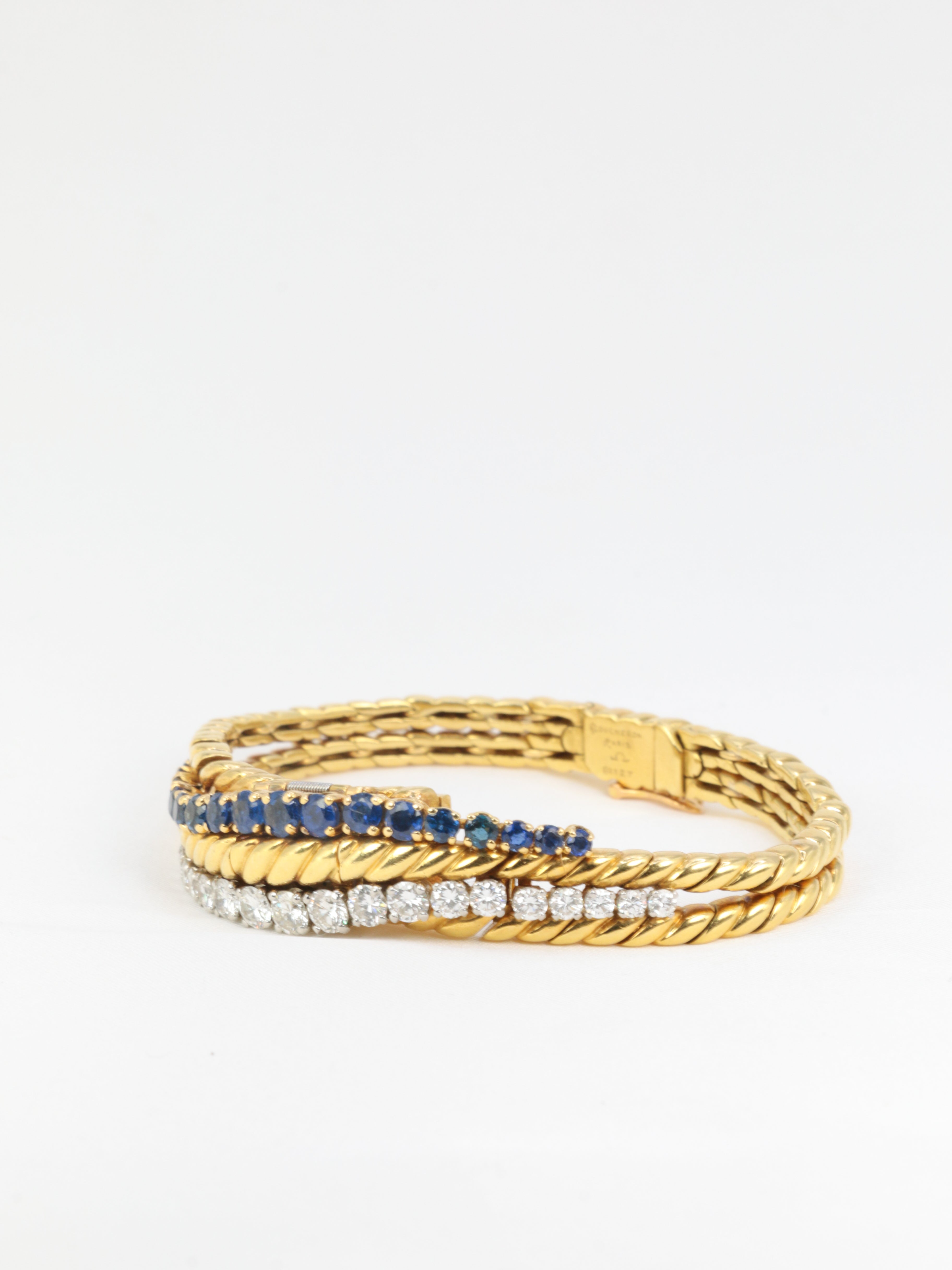 BOUCHERON Montre à secret or platine saphirs diamants