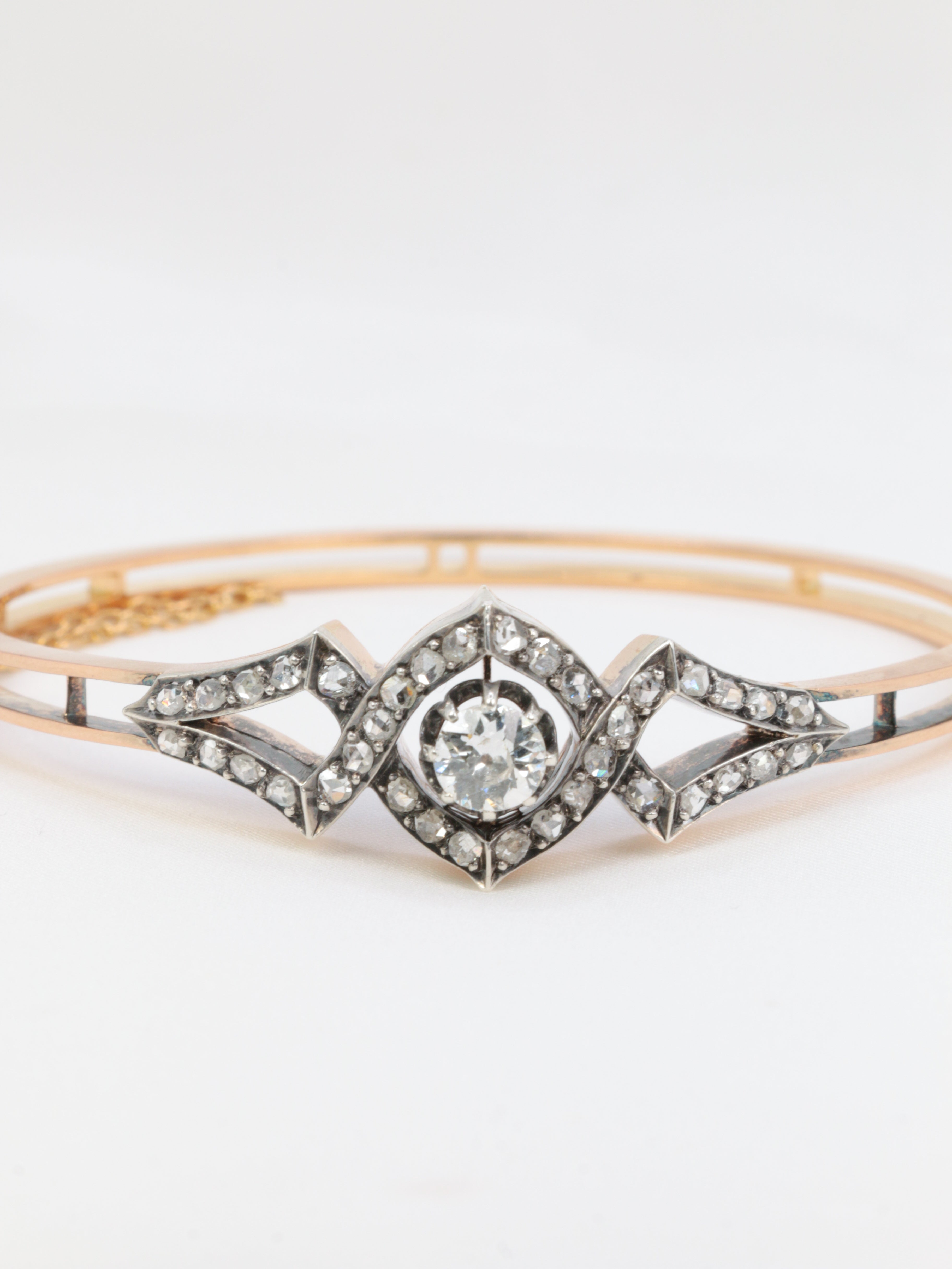 Bracelet jonc ancien fin 19ème en or rose, argent et diamants taille ancienne