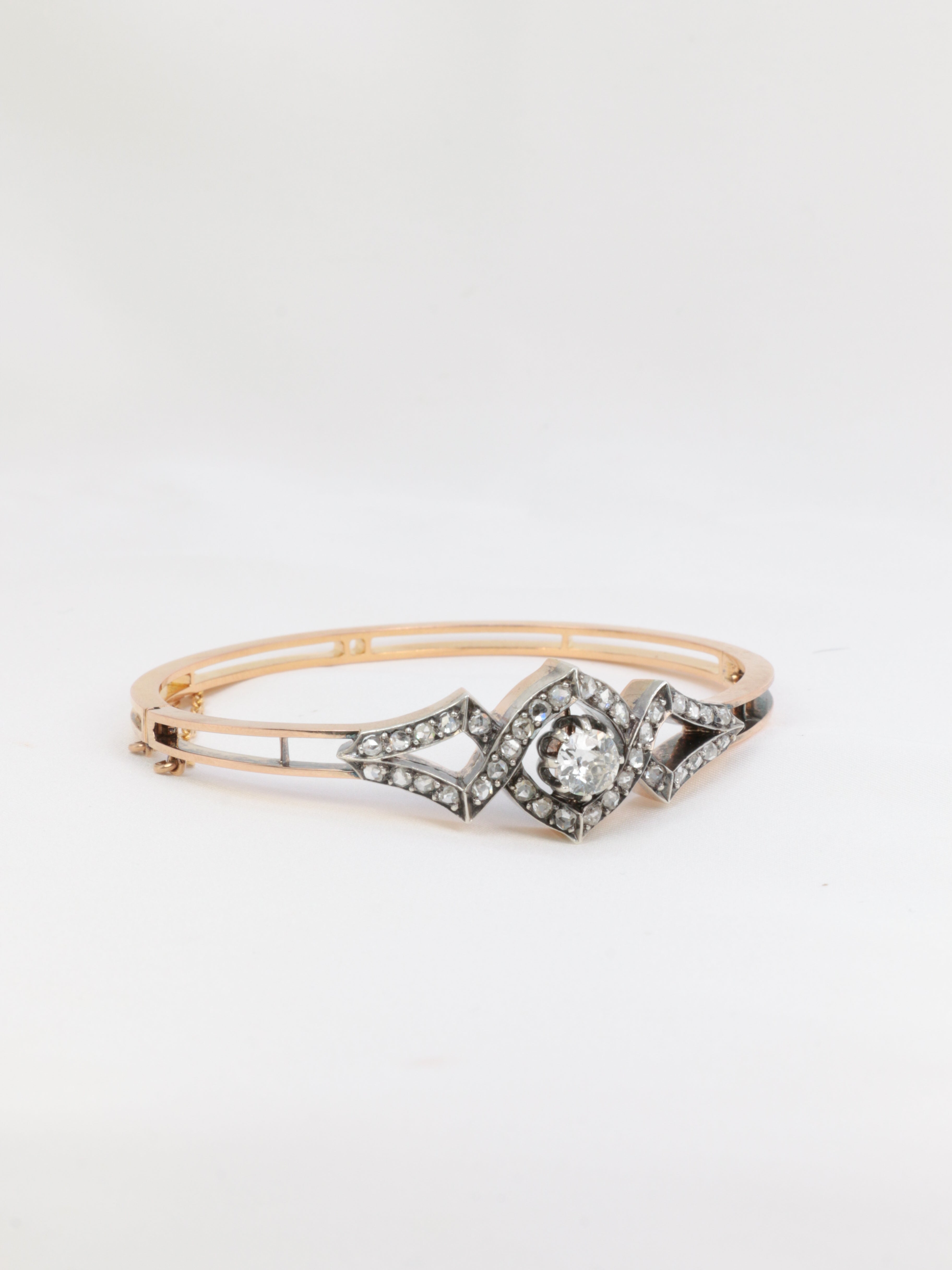 Bracelet jonc ancien fin 19ème en or rose, argent et diamants taille ancienne