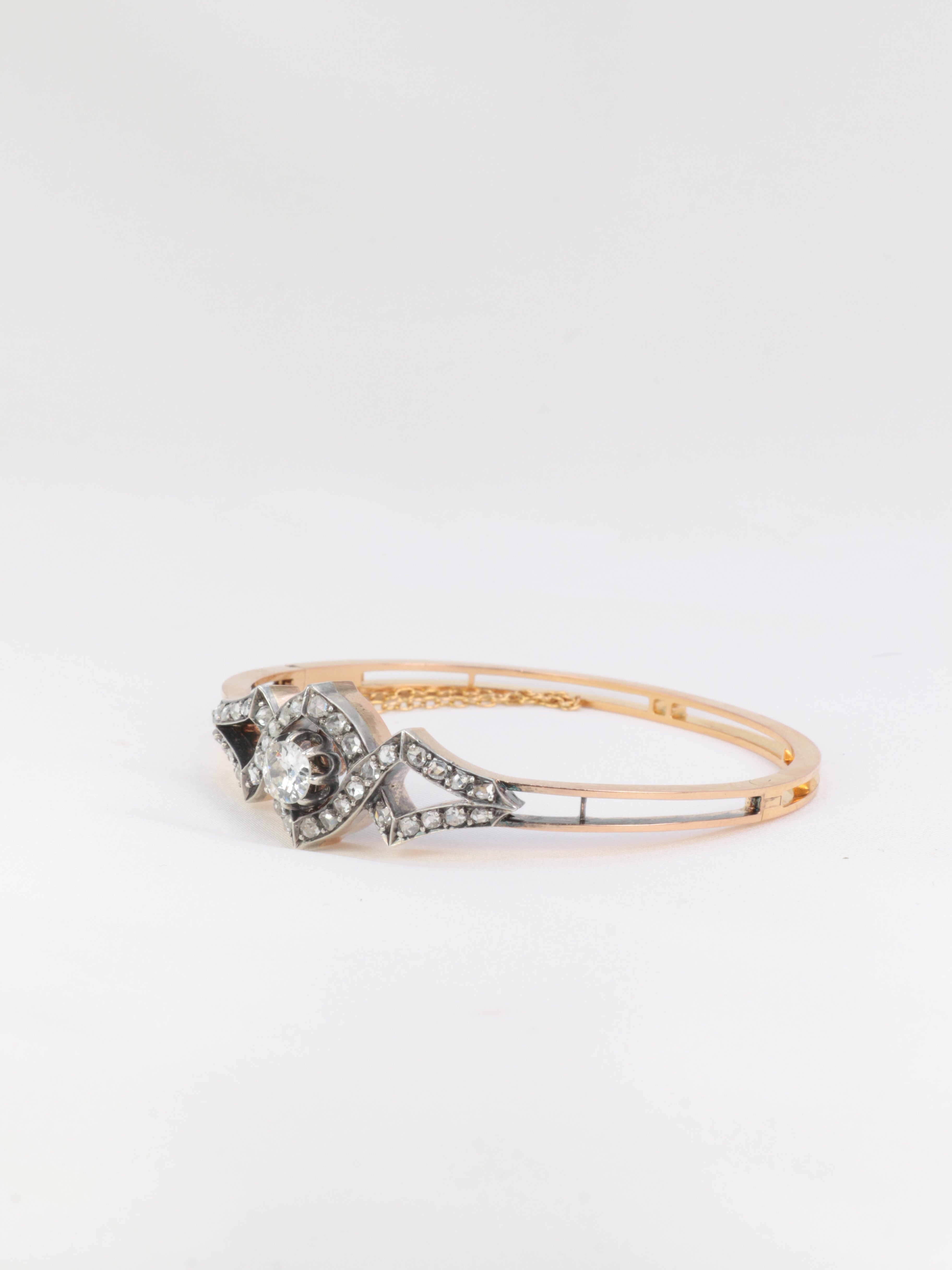 Bracelet jonc ancien fin 19ème en or rose, argent et diamants taille ancienne