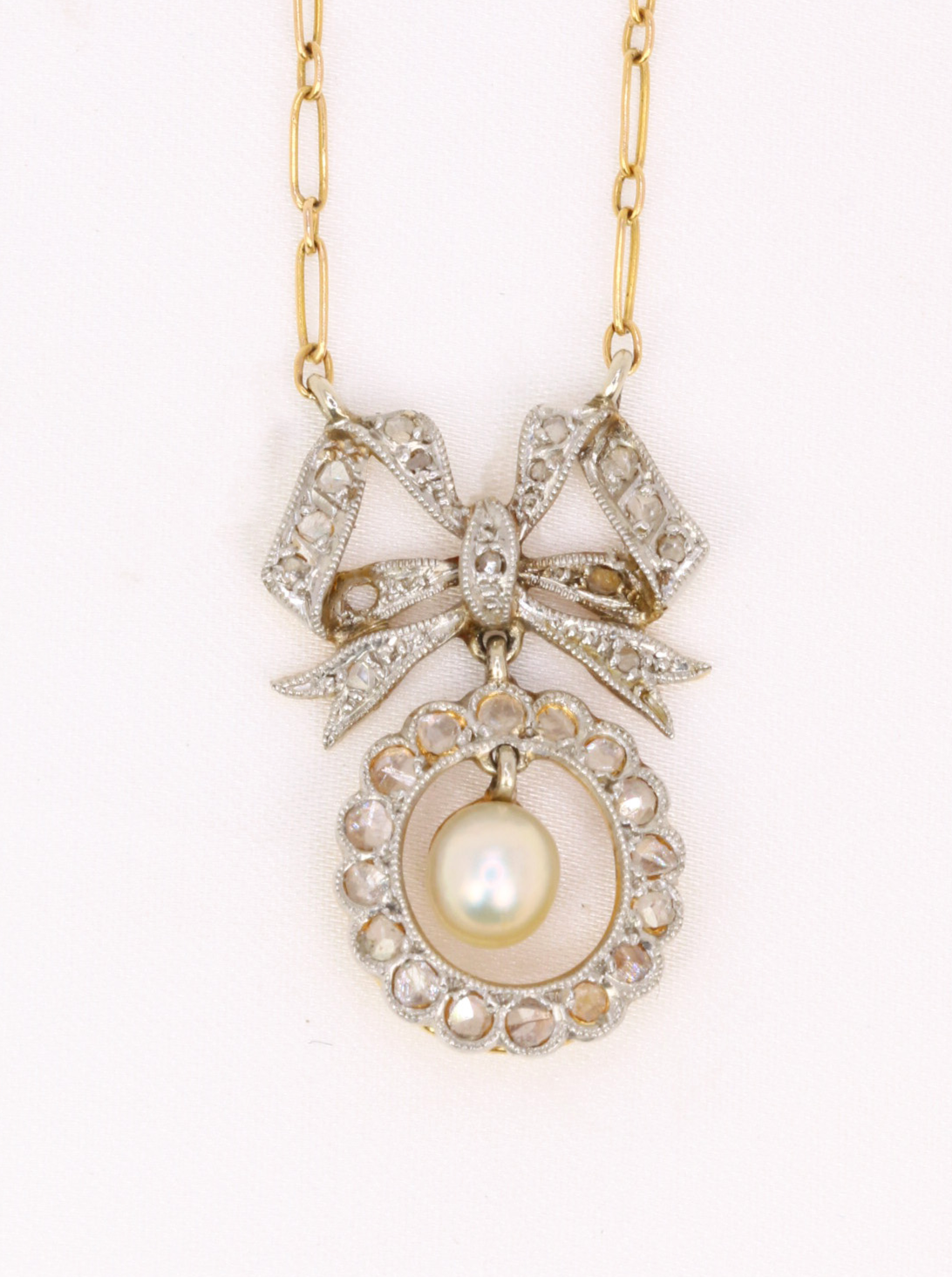 Belle Epoque knot necklace in gold, diamonds and fine pearl