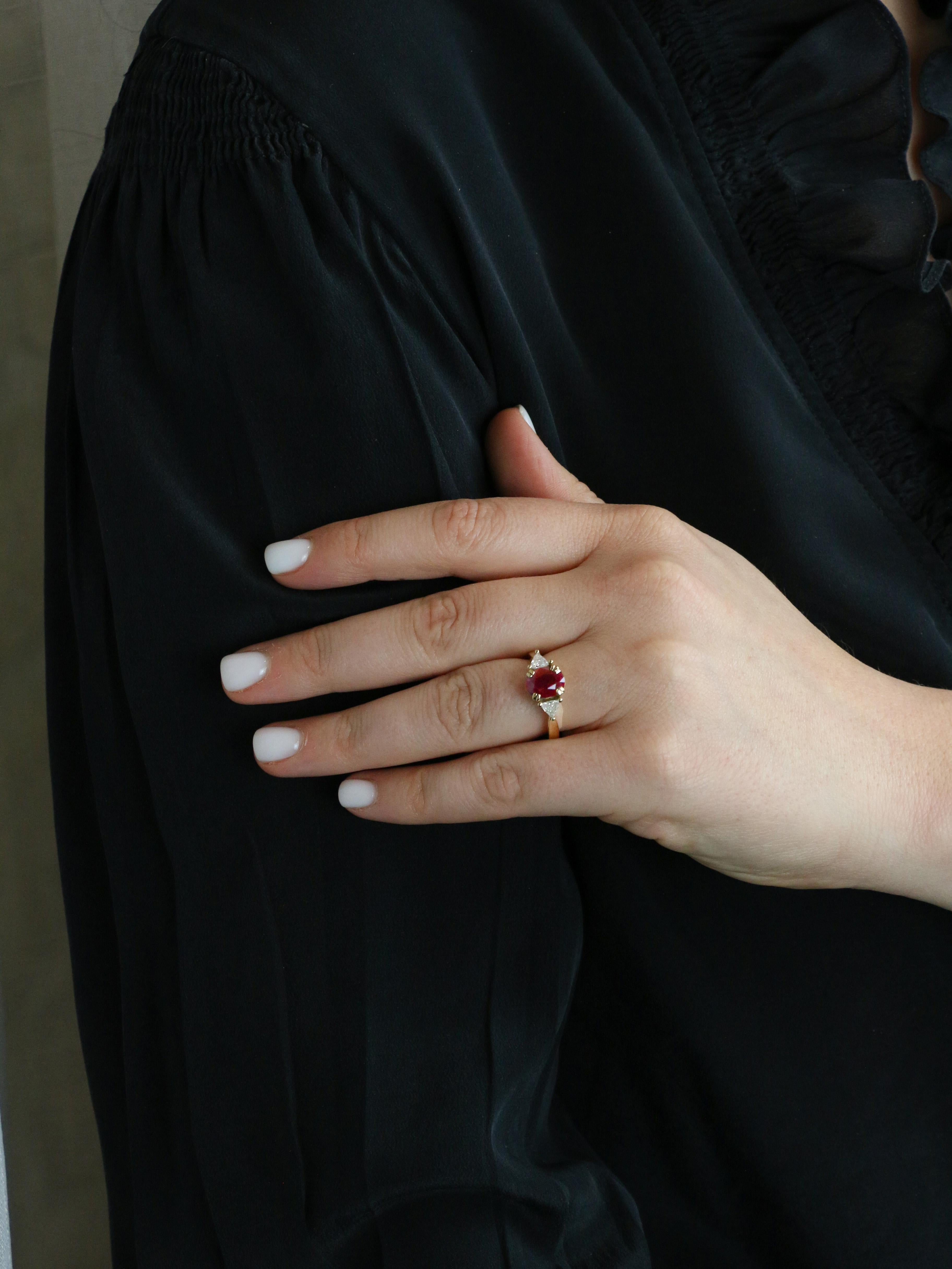 Bague trilogie or jaune rubis diamants trillion