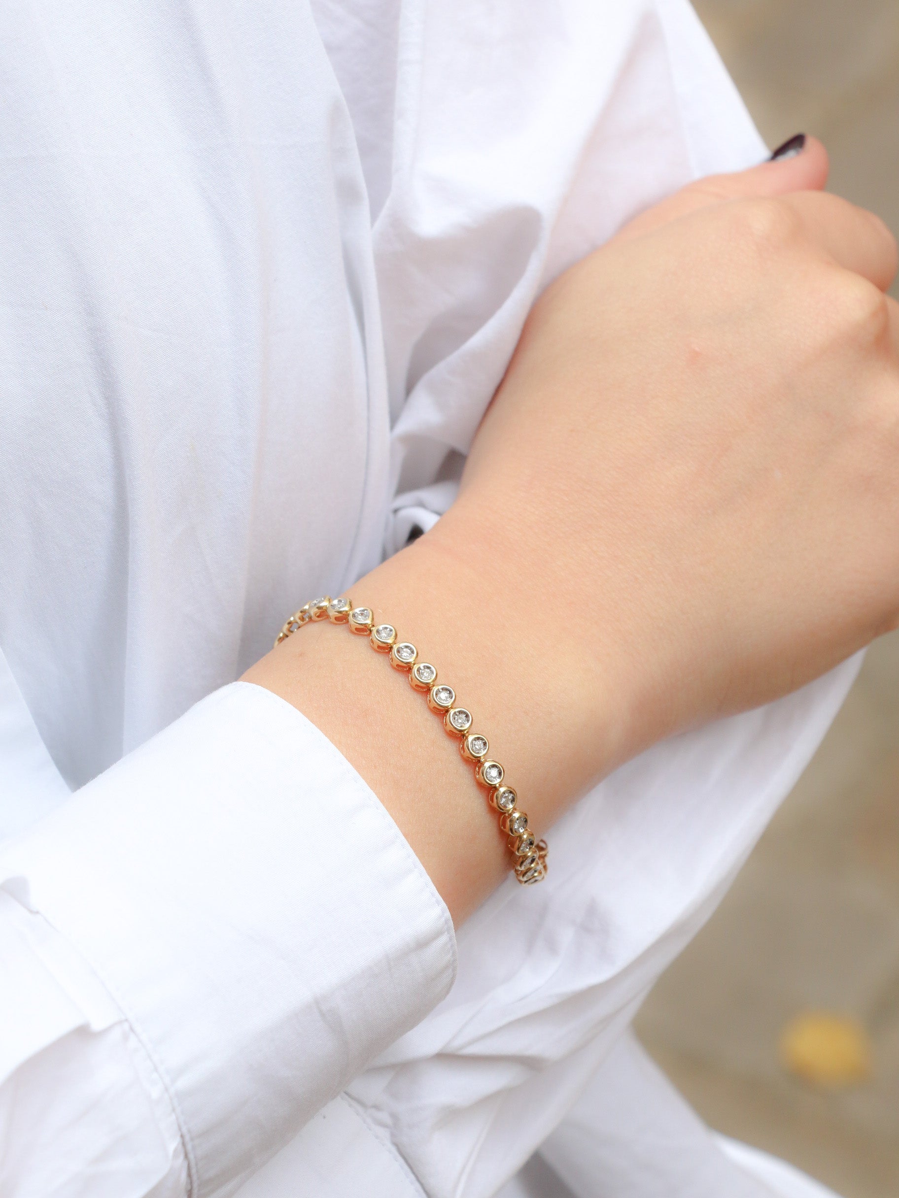 Vintage tennis bracelet in yellow gold and diamonds in bezel setting