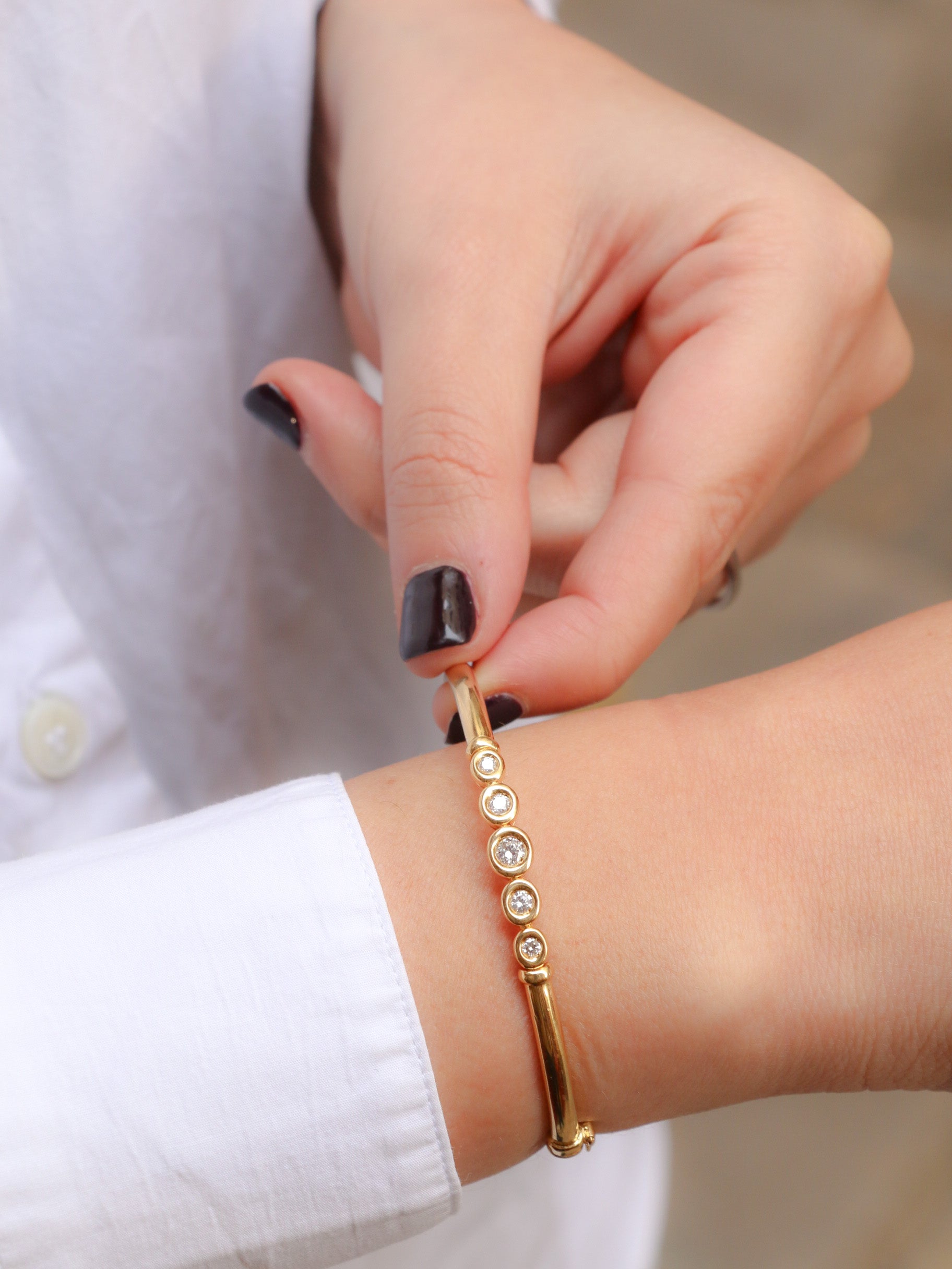 Vintage bangle in soft gold and diamonds