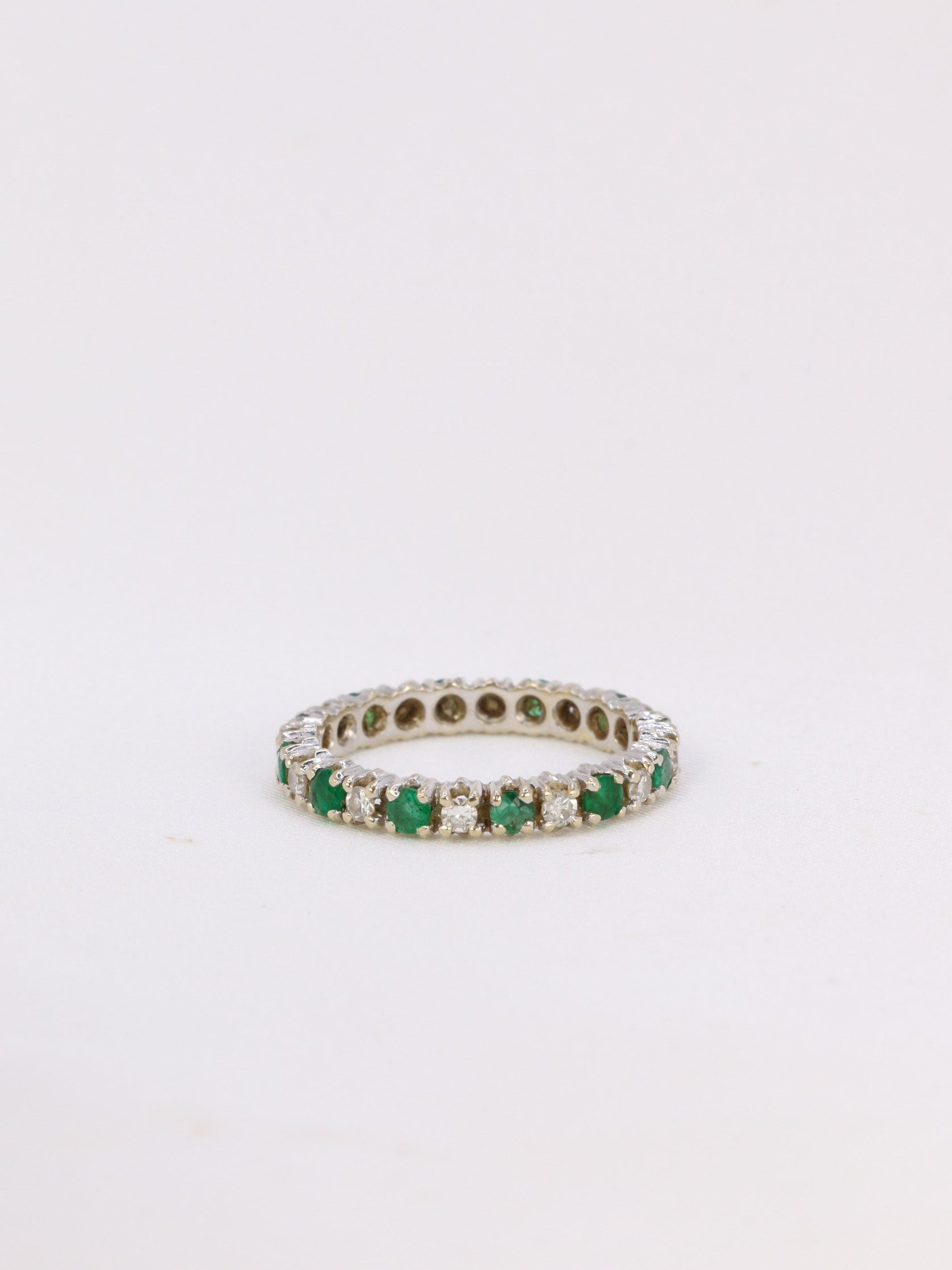 American wedding ring in white gold, diamonds and emeralds