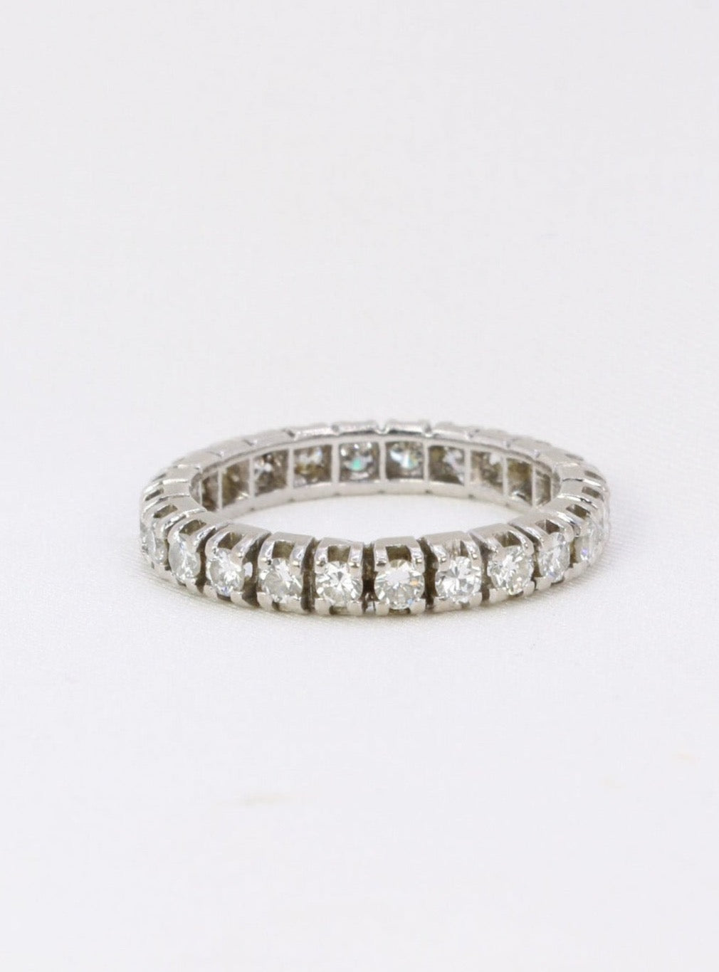 American wedding ring in white gold and diamonds 0.72 ct