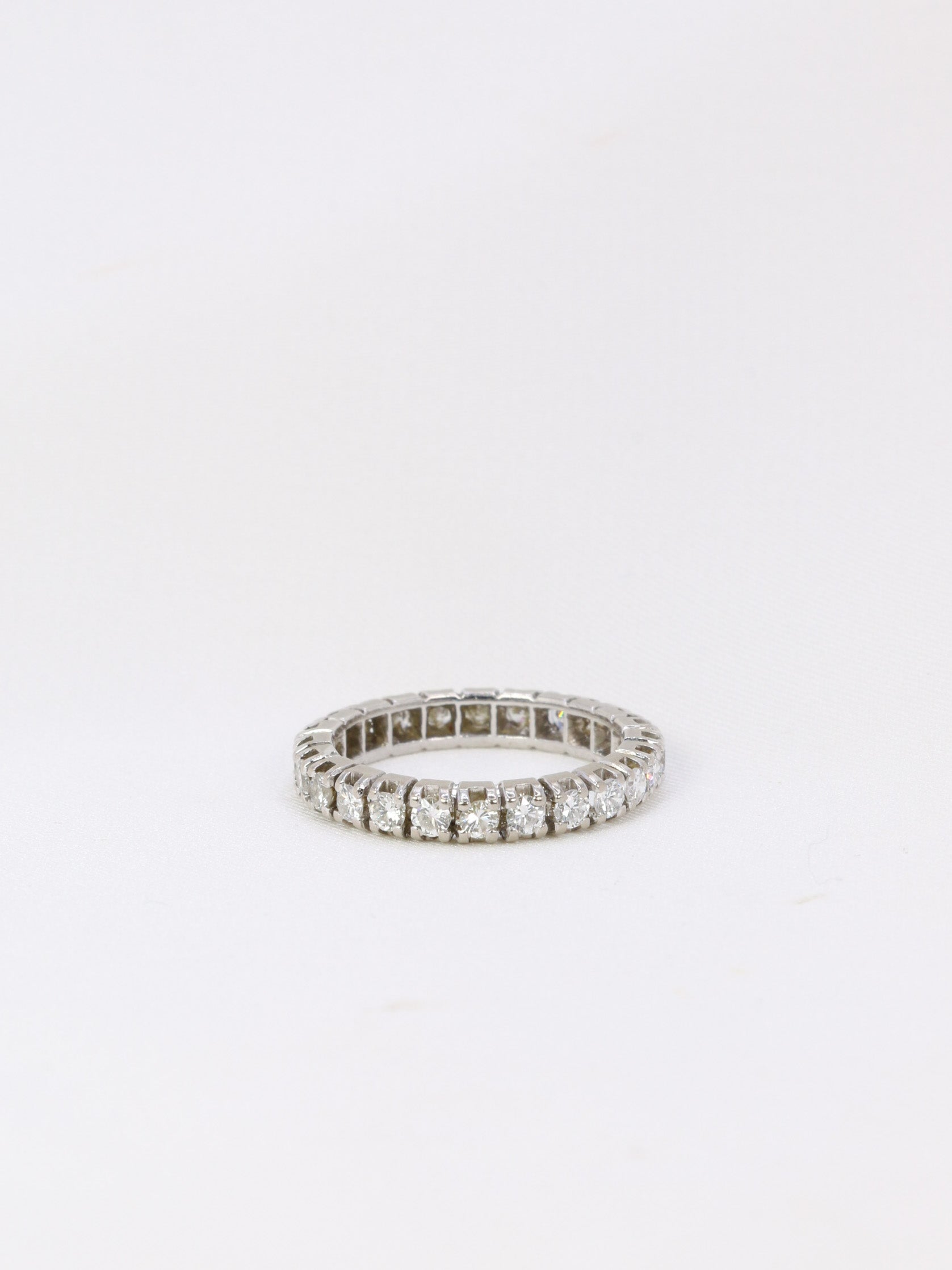 American wedding ring in white gold and diamonds 0.72 ct