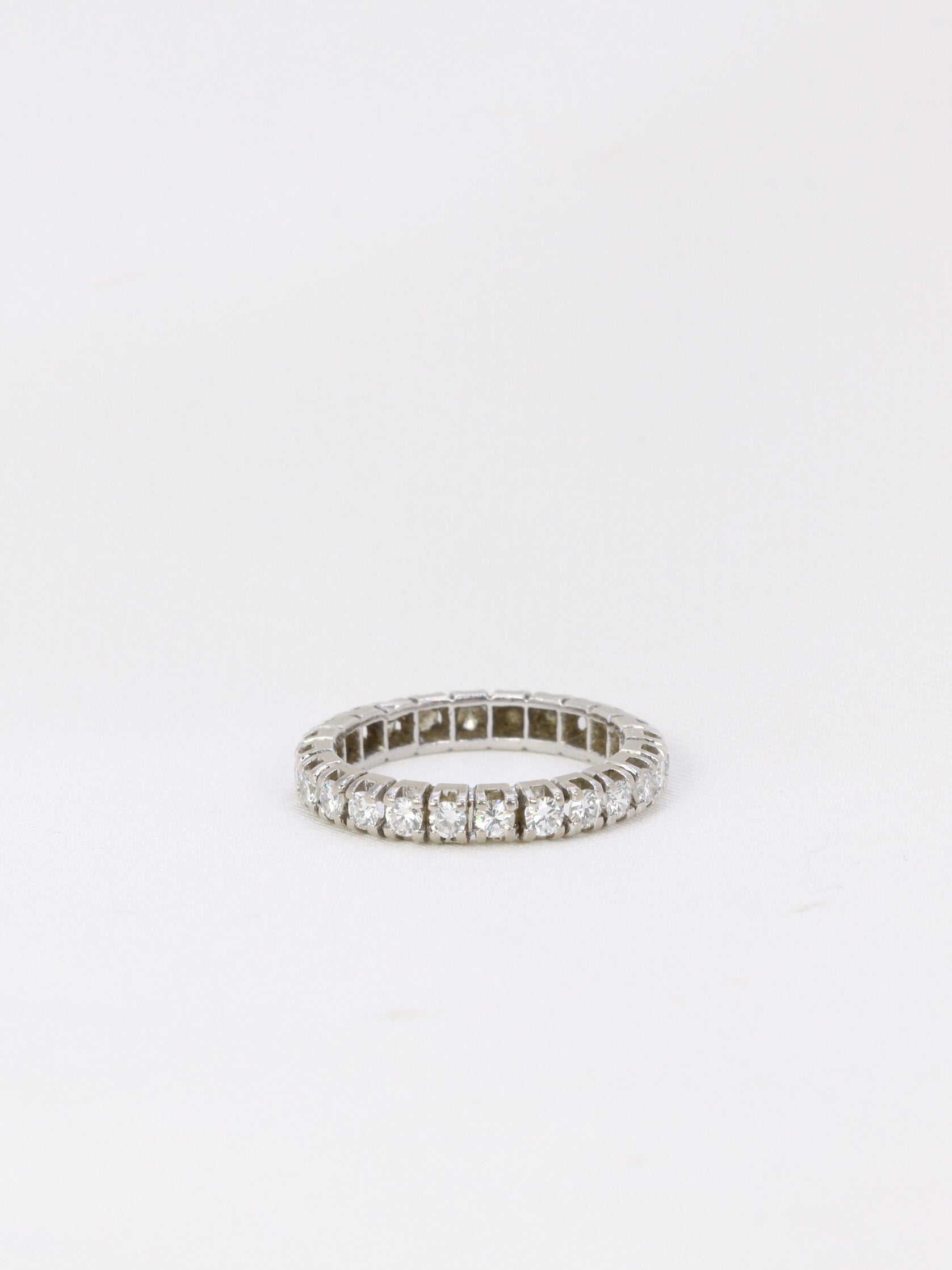 American wedding ring in white gold and diamonds 0.72 ct