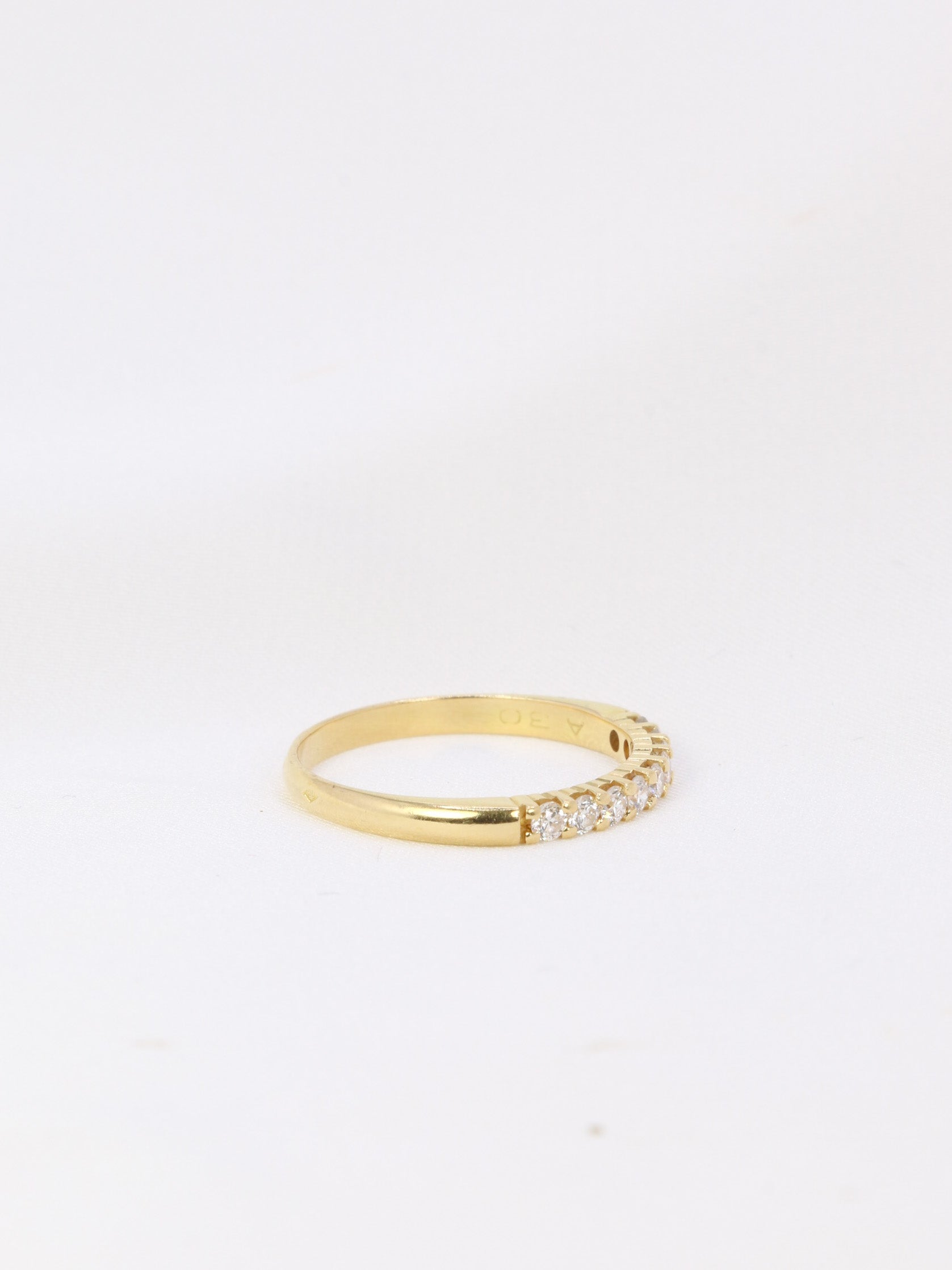 American half wedding ring in yellow gold and diamonds 0.3 ct