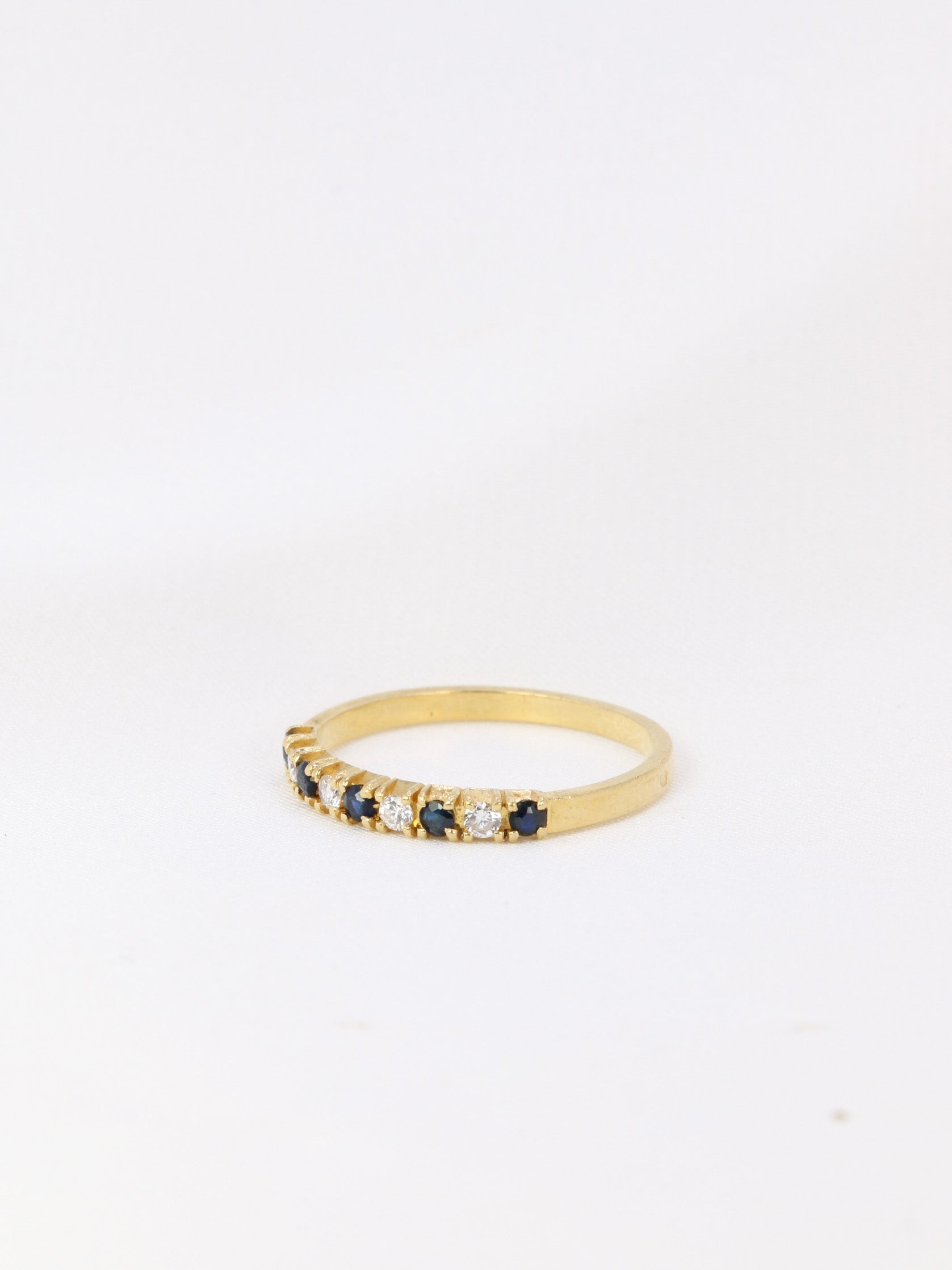 American half wedding ring in yellow gold, diamonds and sapphires