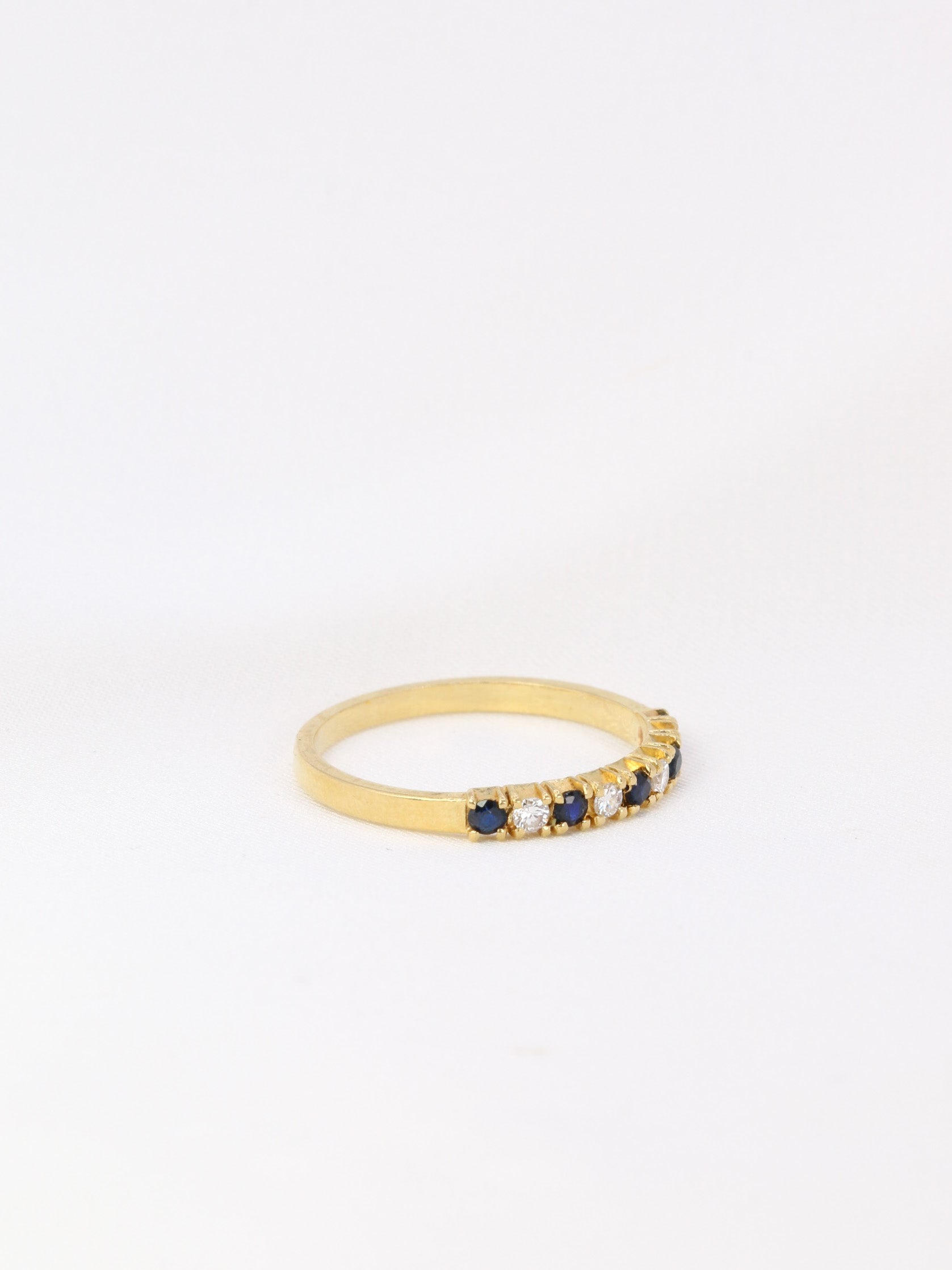 American half wedding ring in yellow gold, diamonds and sapphires